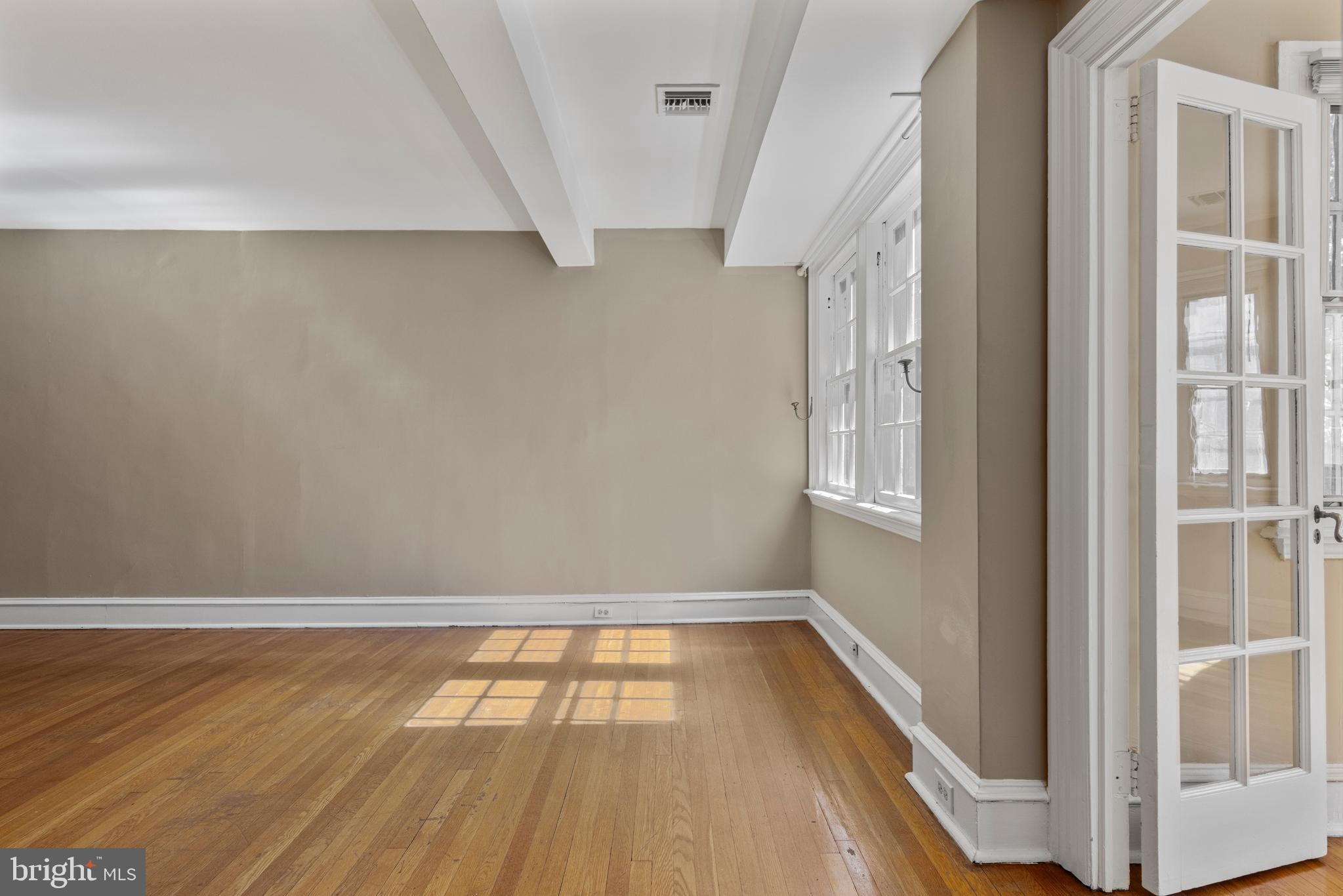 YORKLYNNE MANOR - Residential