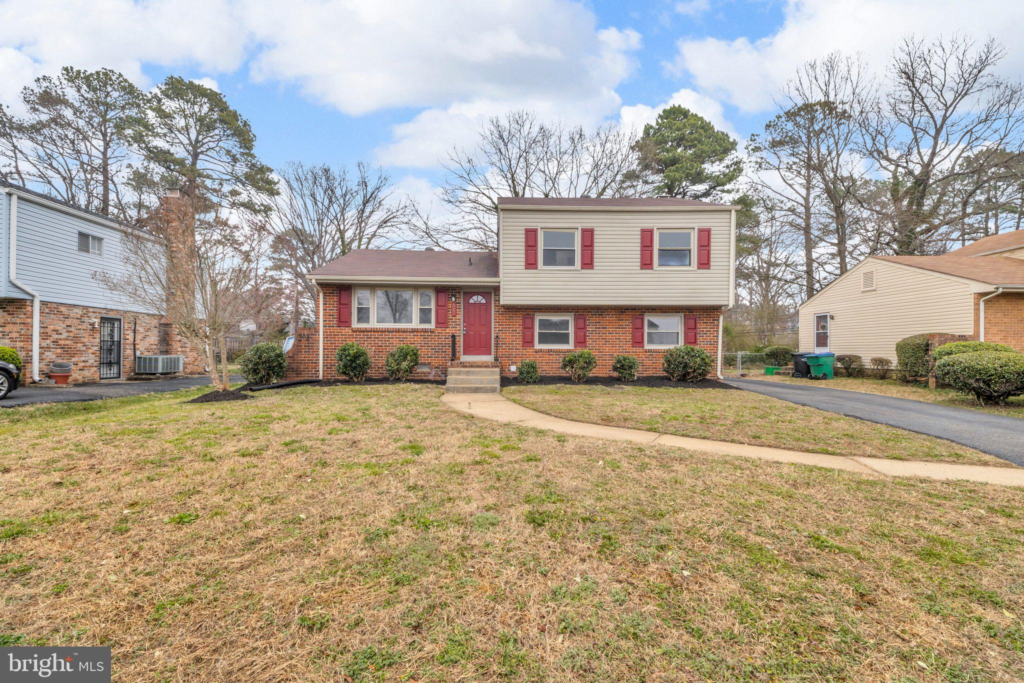Beautiful Single-Family Home in a Great Location. New Carpet, Luxury Vinyl Flooring, Fresh Paint, Upgraded Counter Tops, Fully Finished Walkout Basement, Much More. Must See!