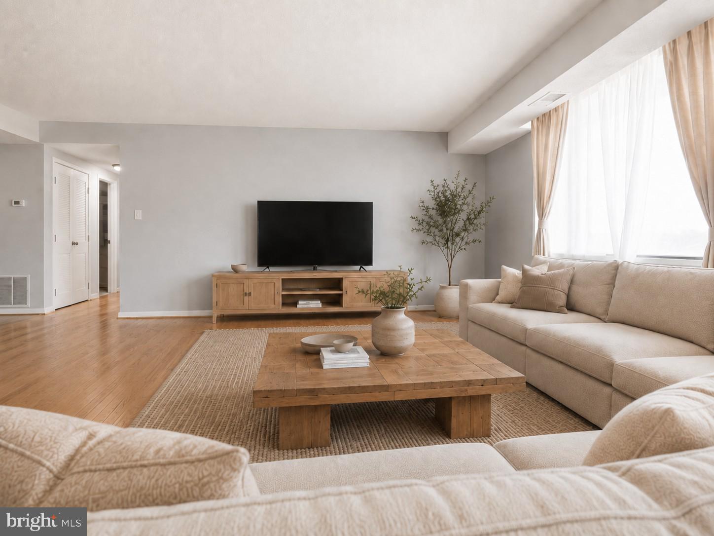 SKYLINE HOUSE - Residential