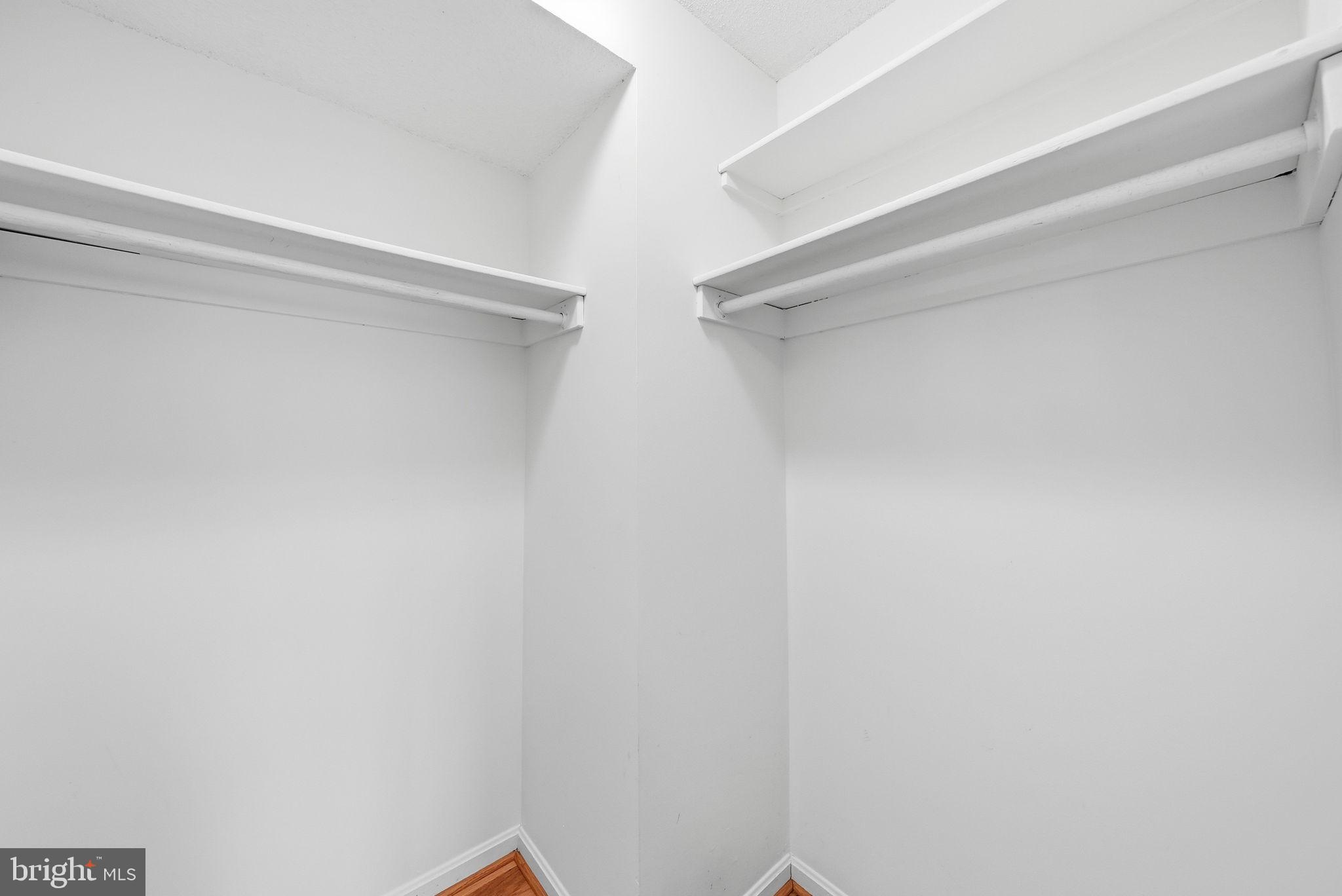 SKYLINE HOUSE - Residential