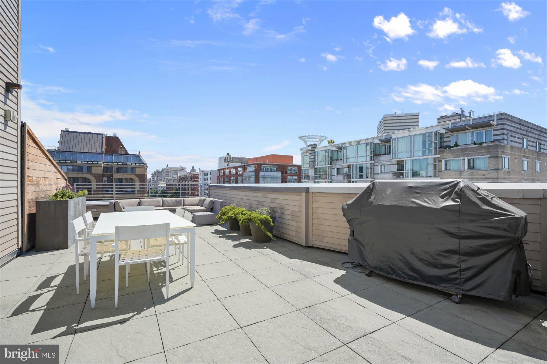 LOGAN CIRCLE - Residential