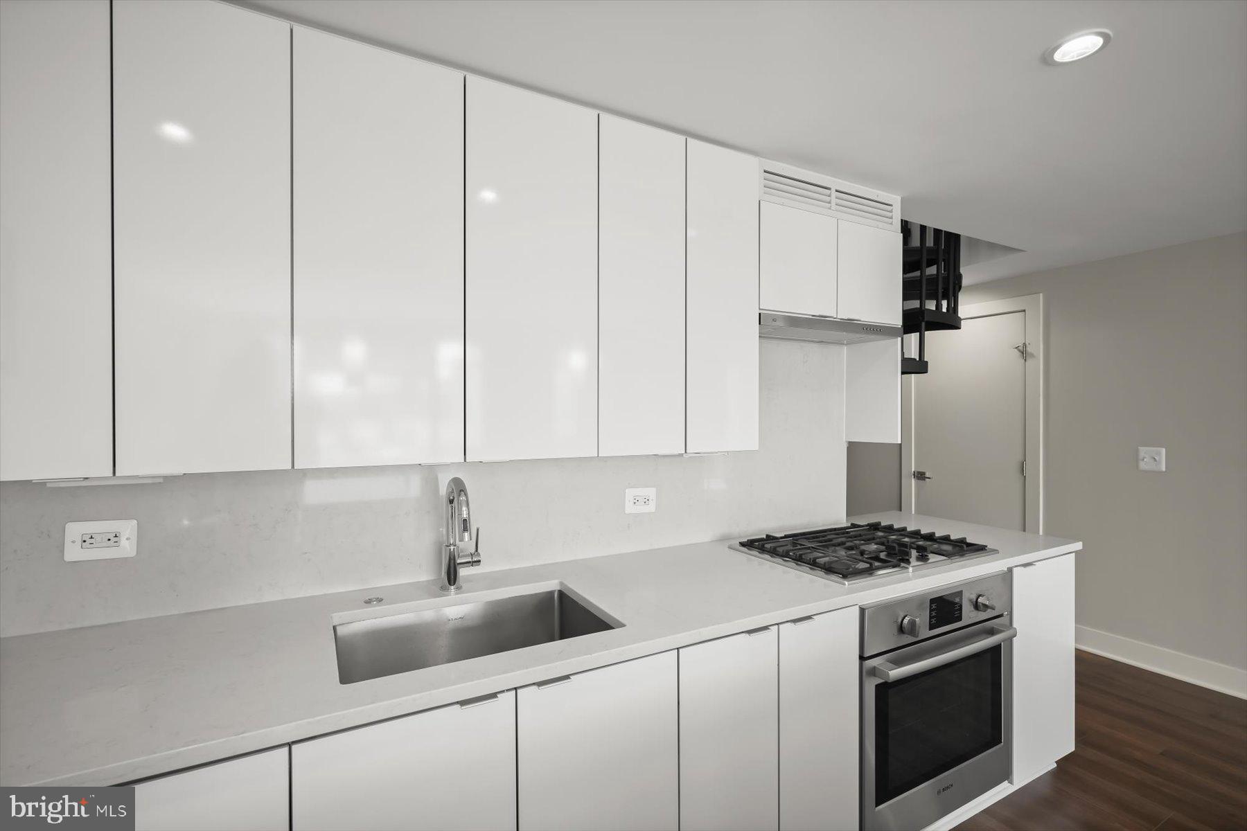 LOGAN CIRCLE - Residential