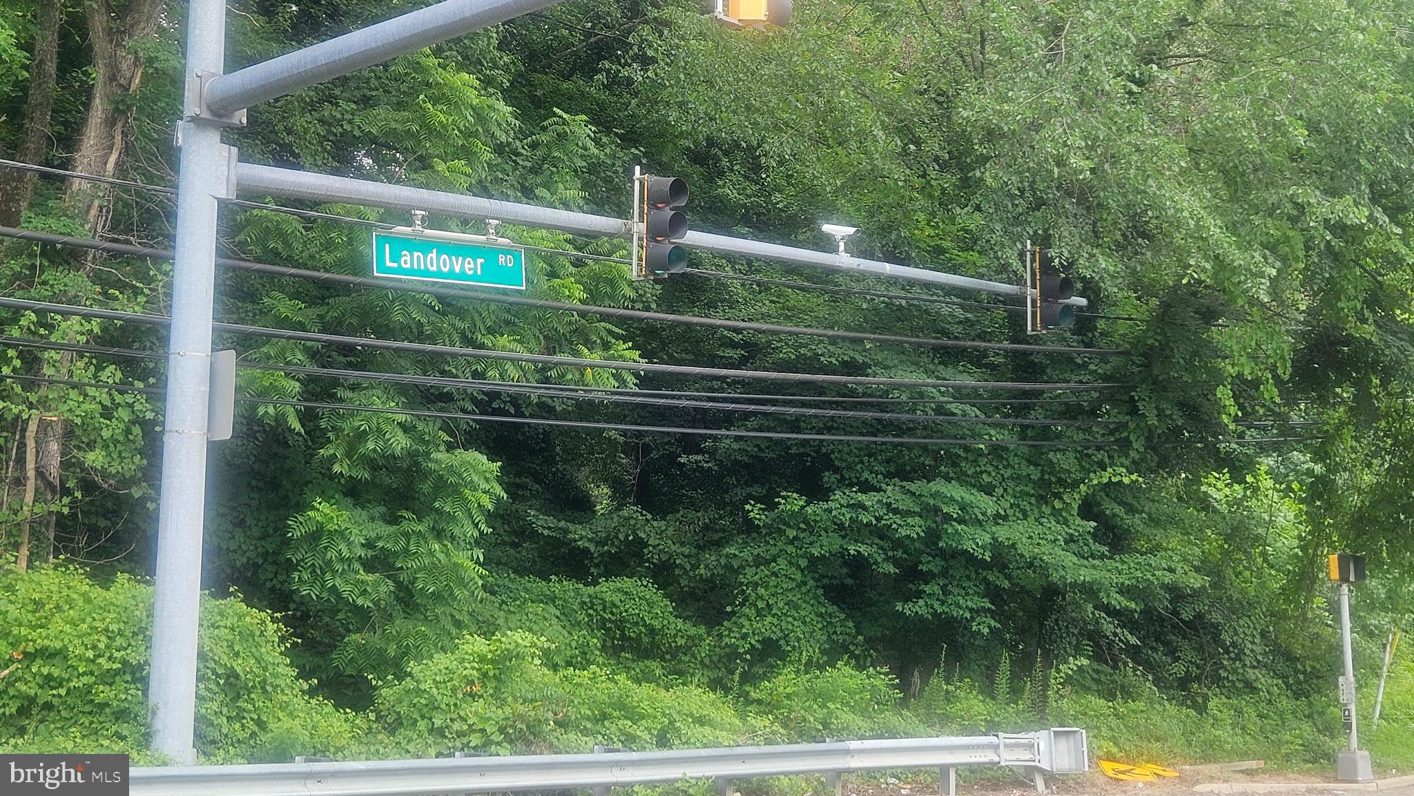 LANDOVER - Land