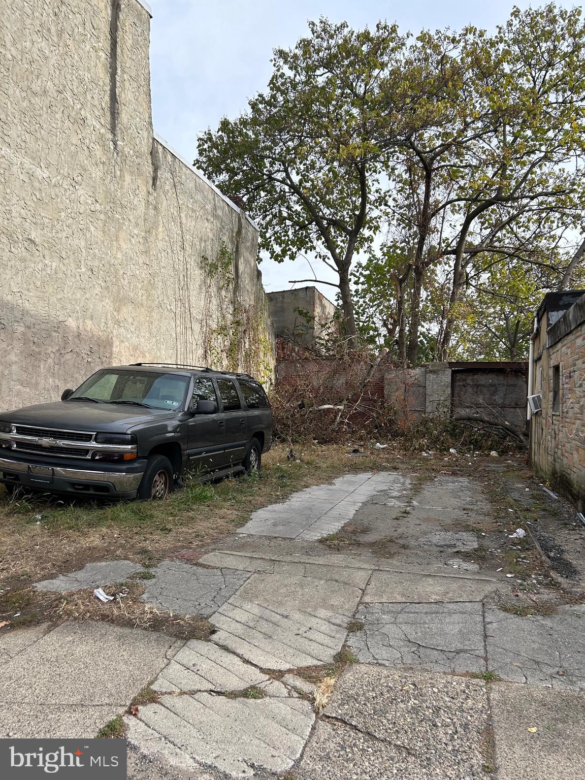 This spacious vacant lot, measuring approximately 1,516 square feet (about 0.03 acres), is now available in the Strawberry Mansion neighborhood. Zoned for residential use only, this property provides an excellent opportunity to build a home or an investment property.