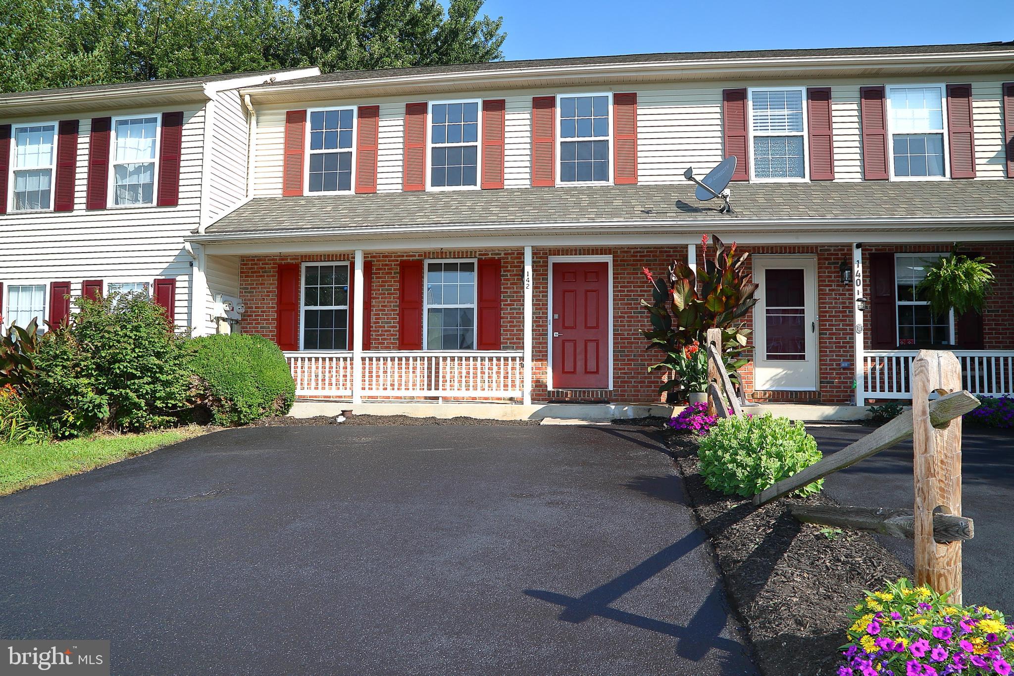 MAYTOWN VILLAGE SQUARE - Residential