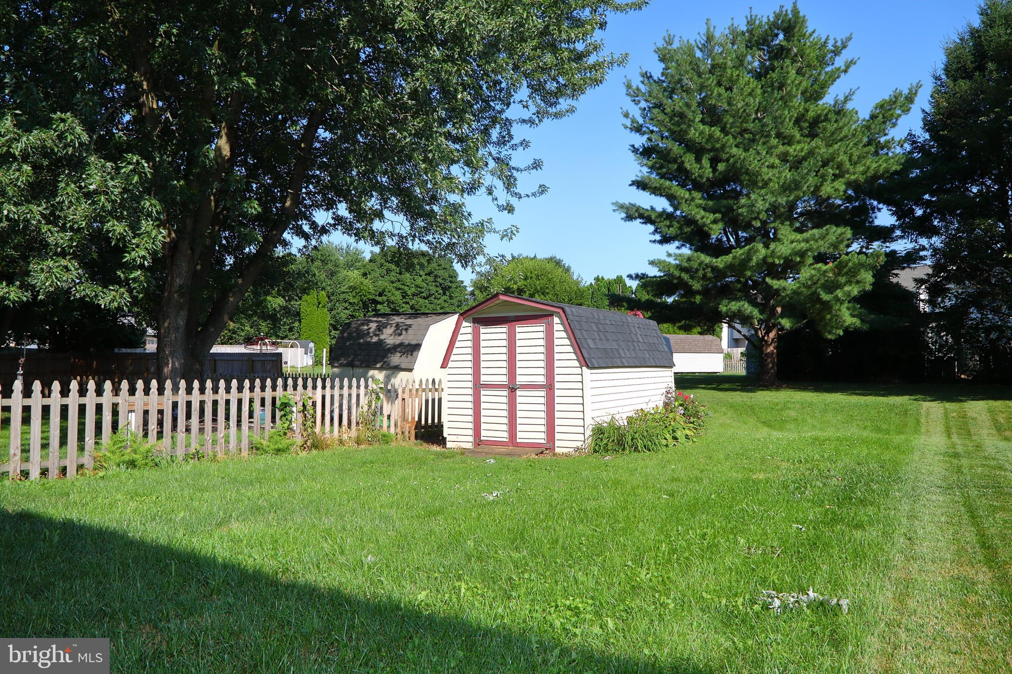 MAYTOWN VILLAGE SQUARE - Residential