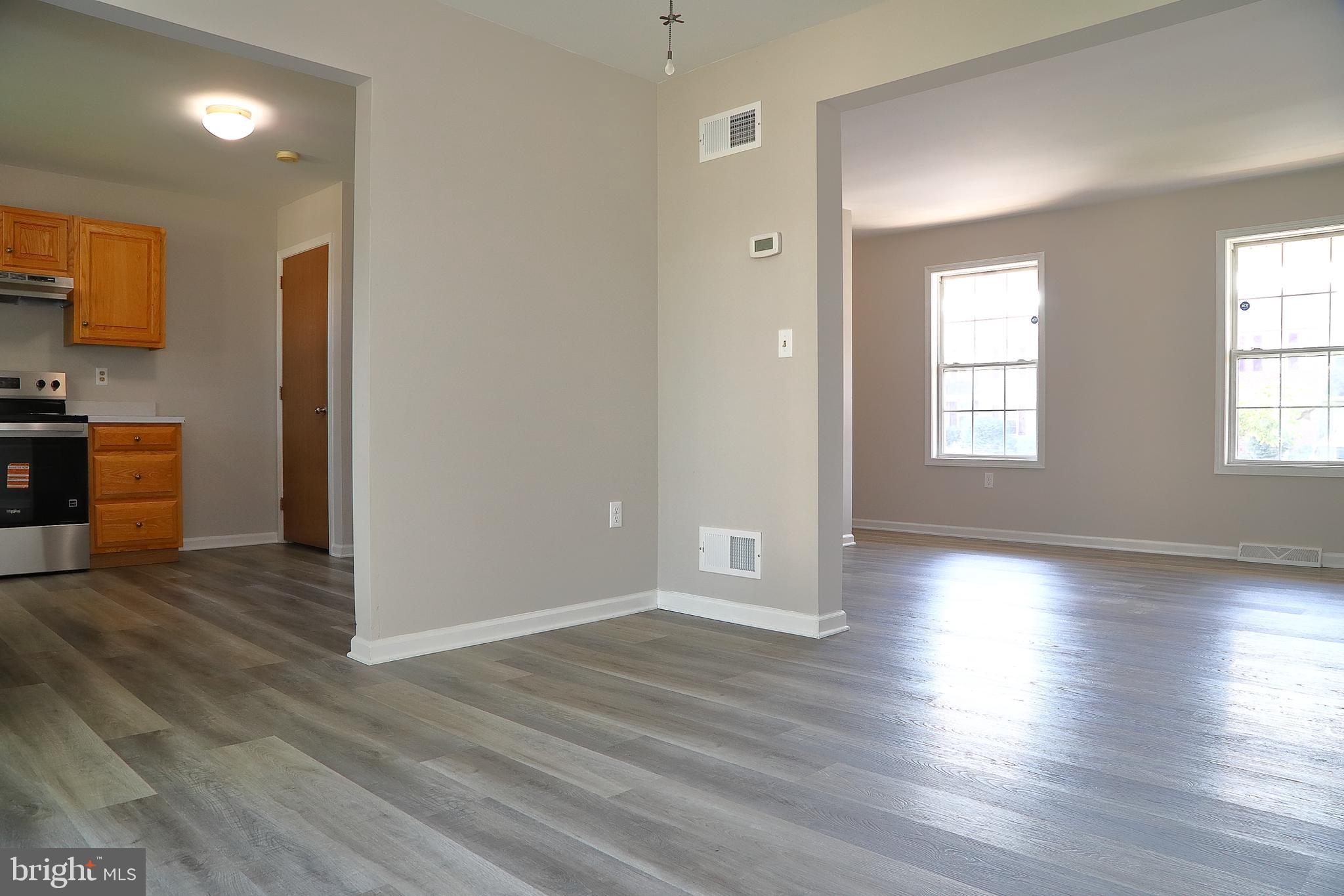 MAYTOWN VILLAGE SQUARE - Residential