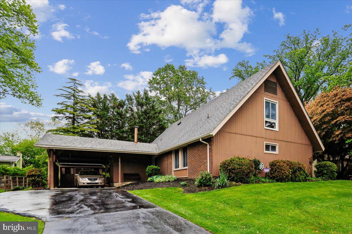 18705 Heritage Hills Drive offers a rare opportunity to own a true original owner home in the heart of Brookeville. Full of character and thoughtfully cared for over the years, this home has a comfortable, welcoming feel that is increasingly hard to find. From the unique architecture and oversized upper-level spaces to the large windows overlooking the yard, the home offers warmth, flexibility, and a layout that simply feels lived in the right way. The property sits on a beautiful lot featuring a flat backyard ideal for entertaining, play, or relaxing evenings outdoors, while the front yard becomes the neighborhood sledding hill when winter weather arrives. Inside, the spacious loft-style upper level creates an incredible bonus living space perfect for movie nights, game days, a studio, office, or additional family room. Rather than trying to be something it’s not, this home embraces what buyers are looking for more and more… Space, personality, good bones, and the opportunity to make it their own over time, a home with history, care, and a setting that makes you want to stay awhile.
