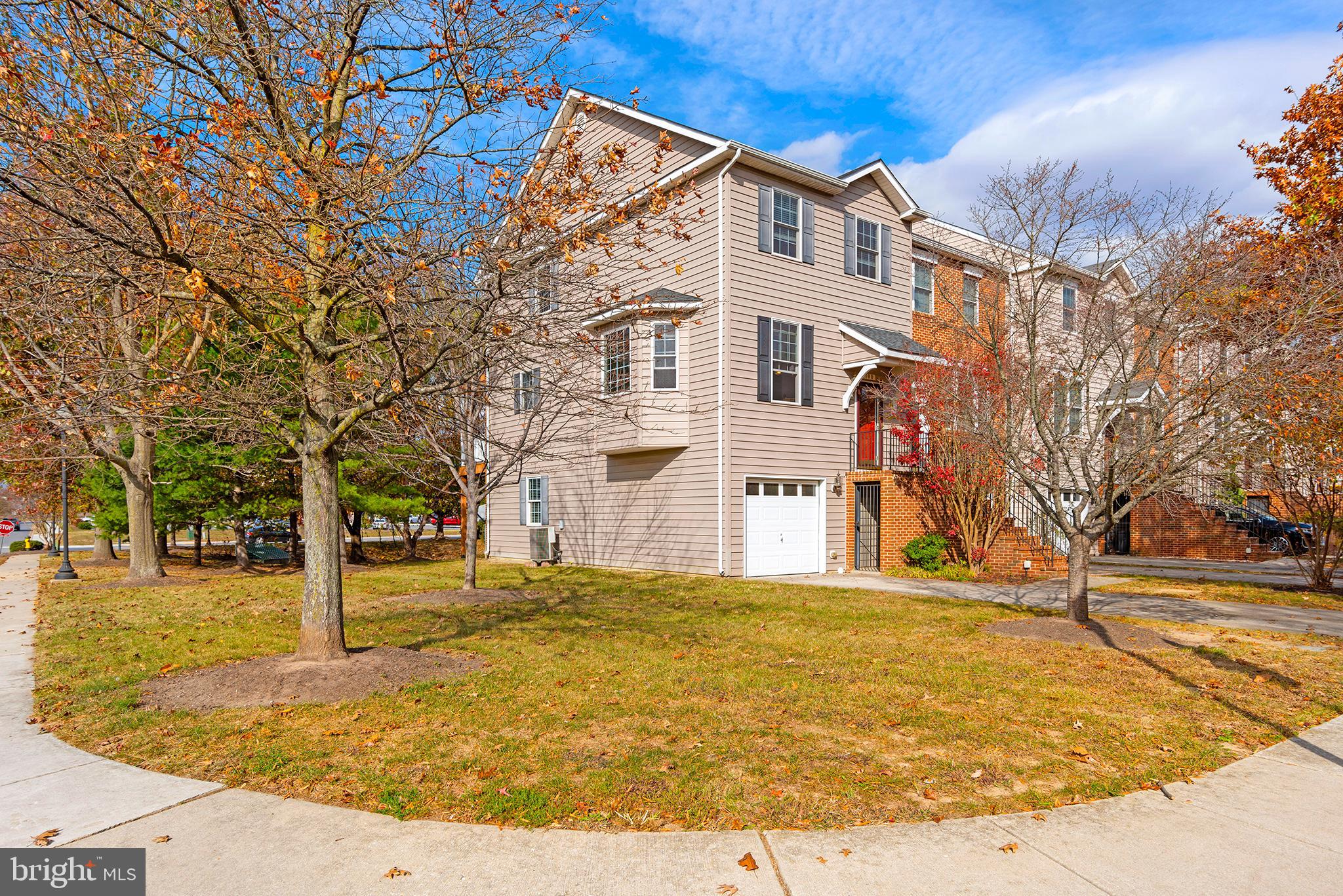 Open house! This Saturday, April 19th 11am-1pm. Brand new stainless steel appliances, fresh paint and newly stained deck!  Rare end unit townhome in Oak Hollow. Close to shopping and college. Spacious rooms. Open kitchen with granite counters and a kitchen island.  Sliders to patio and to upper level deck.  Large yard. Half bath on the main floor. 3 bedrooms and 2 full baths on the upper floor. Family room in the basement as well as an oversized 1 car garage with lots of storage.  Roof has recently been replaced.  Overall, a great unit in a great location!