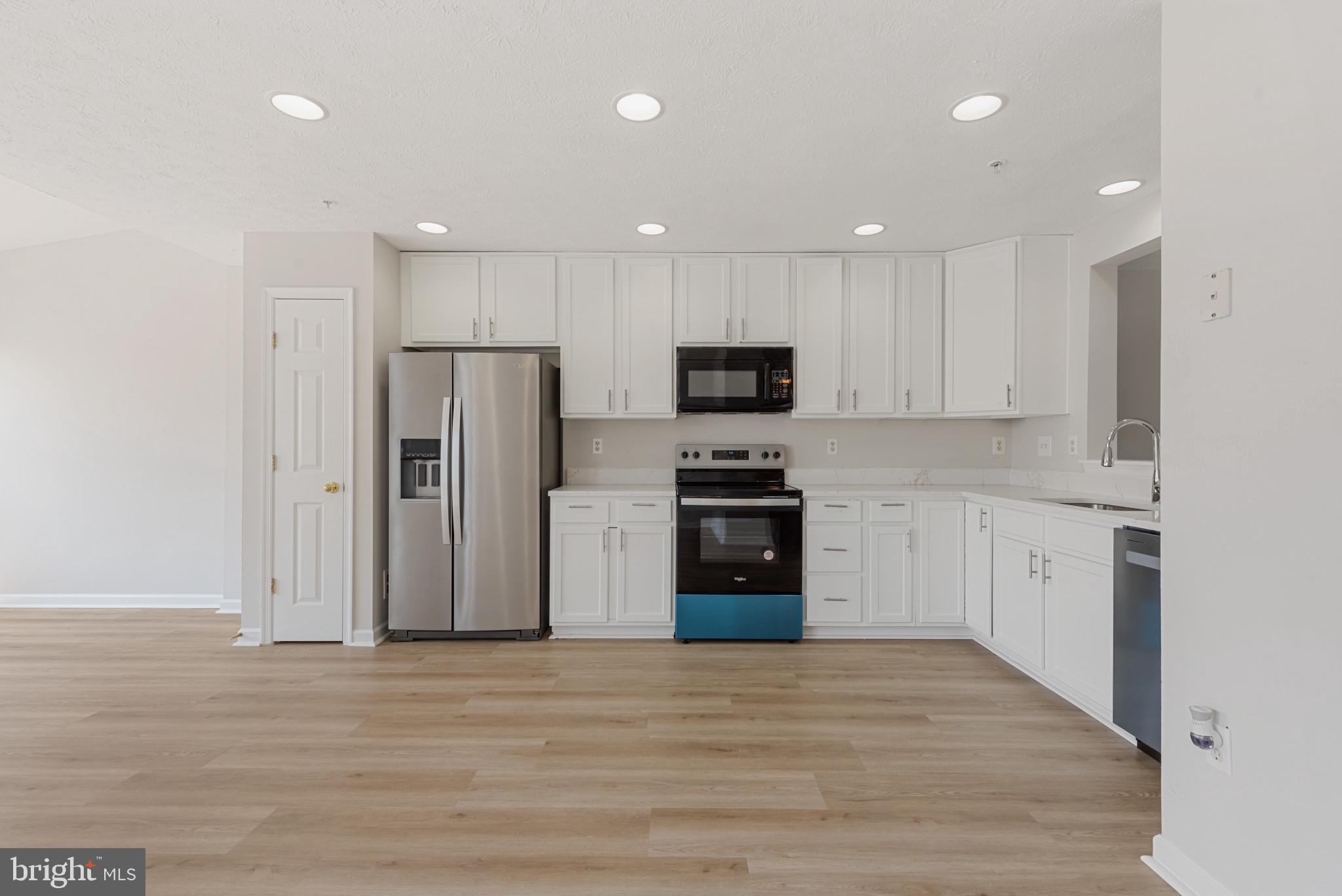 RIVERSIDE SOUTH - Residential
