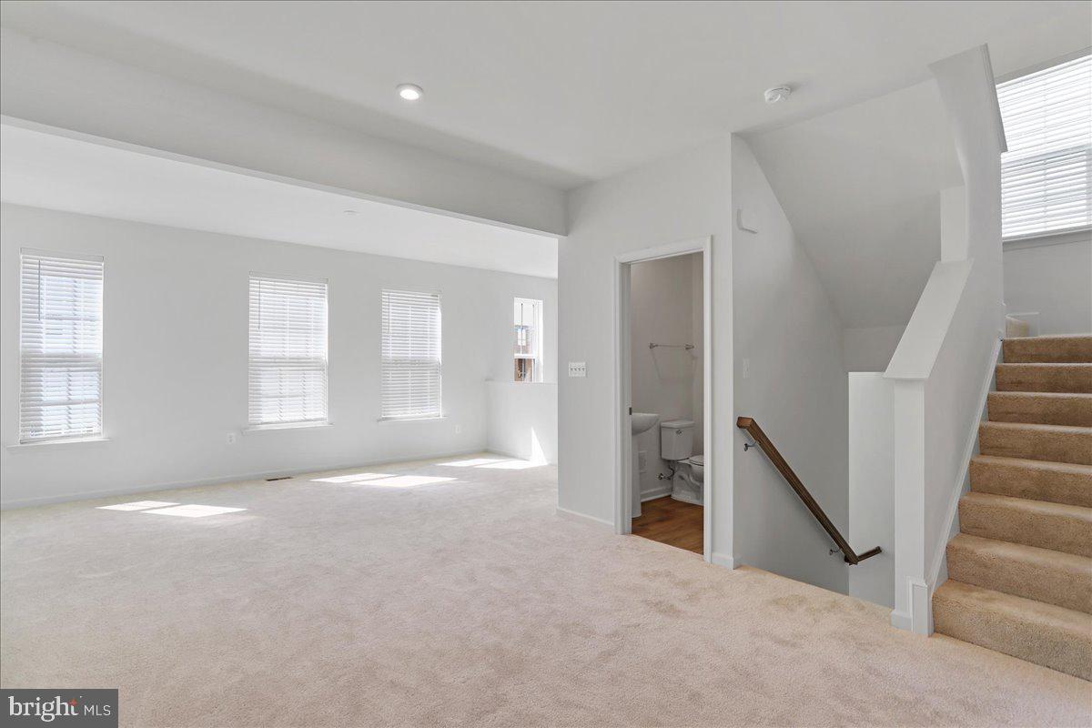 OVERLOOK AT RIVERSIDE TOWNHOMES - Residential Lease