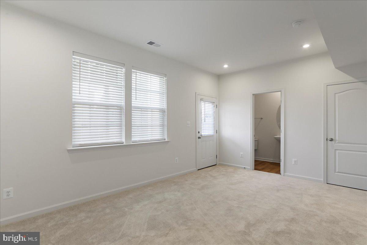 OVERLOOK AT RIVERSIDE TOWNHOMES - Residential Lease