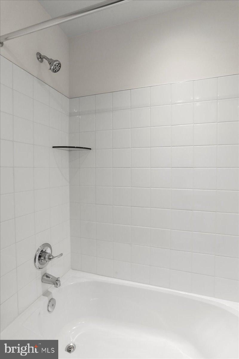 OVERLOOK AT RIVERSIDE TOWNHOMES - Residential Lease