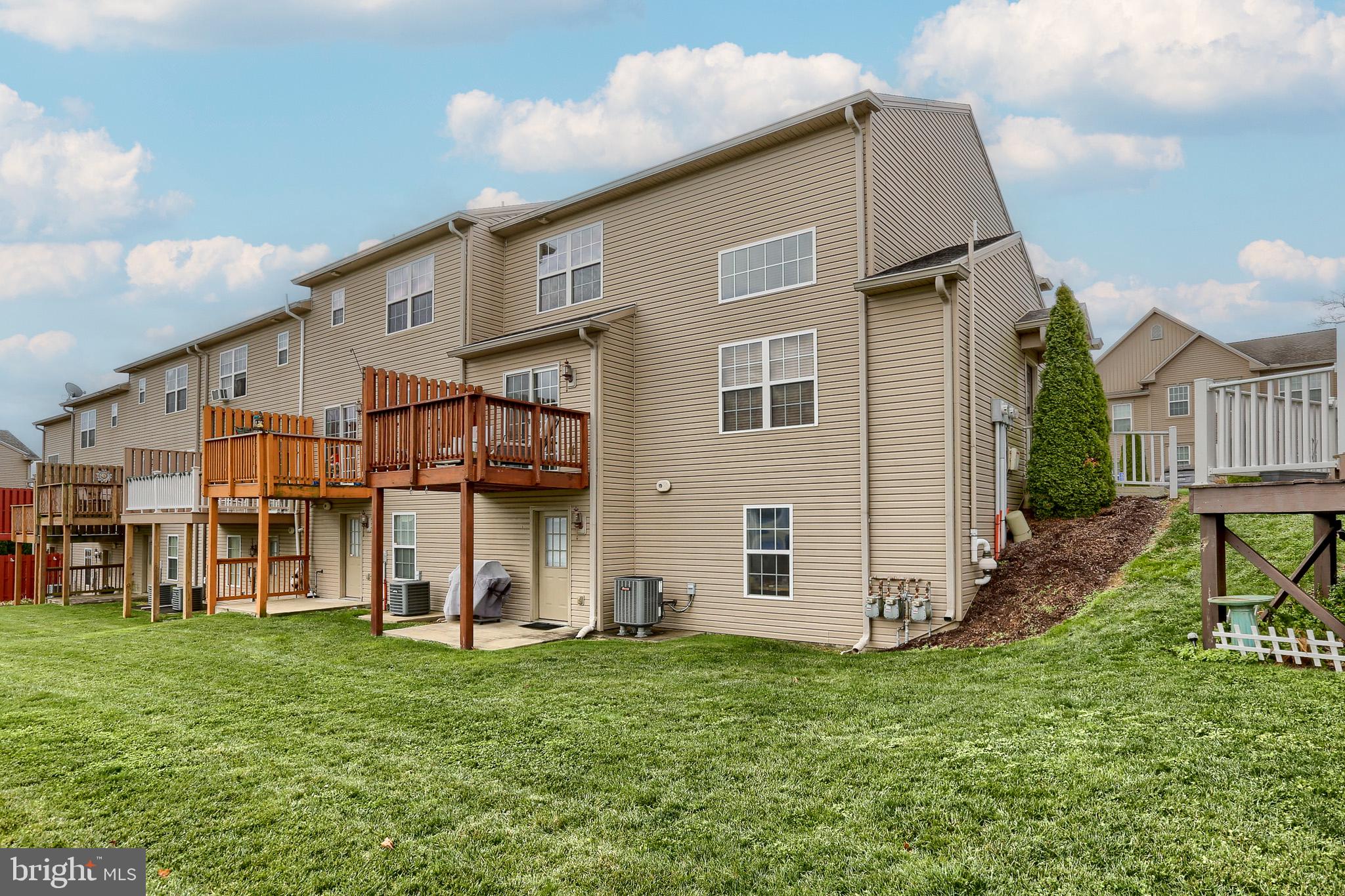 SUMMIT VIEW - Residential