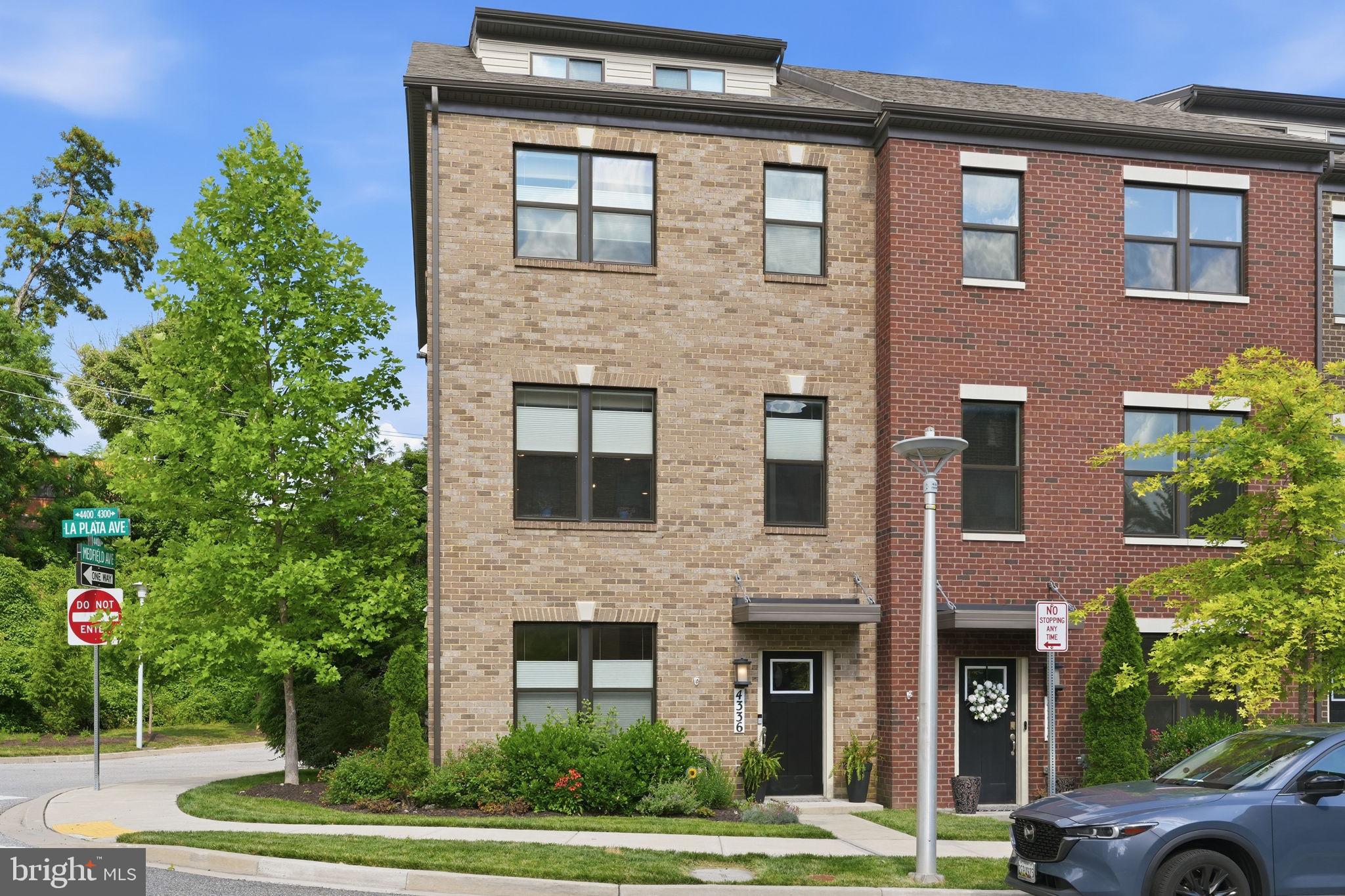 MEDFIELD - Residential