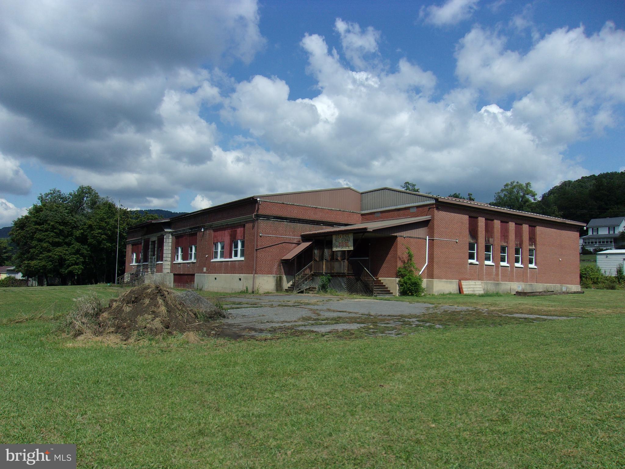NICE LARGE COMMERCIAL BUILDING ON A CORNER LOT CONSISTING OF 1.7 ACRES!!
WOW! USE YOUR IMAGINATION FOR THIS SPACIOUS APPROX 10,000 SQ FT BRICK BUILDING! FORMERLY KNOW AS THE MCCOOLE ELEMENTRY SCHOOL!
LG AUDITORIUM WITH HIGH CEILINGS SOME OF THE CLASSROOMS HAVE BEEN MADE INTO STORAGE UNITS THAT ARE CURRENTLY BEING RENTED (MONTHLY) NEWER ROOF - PLENTY OF PARKING - PARTIAL FENCED (3/4) HIGH TRAFFIC AREA!