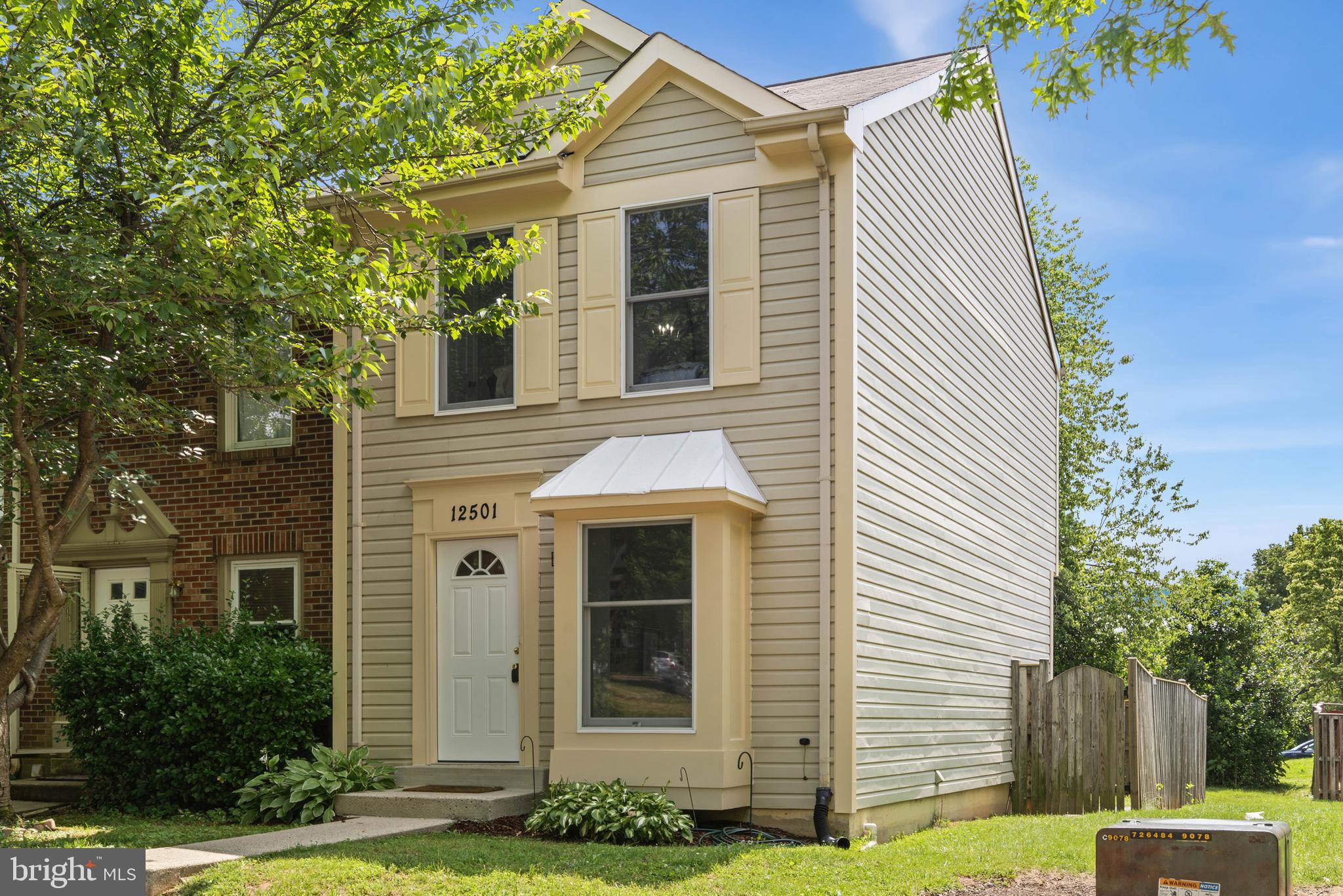 OPEN HOUSE - Saturday, June 20 from Noon till 2pm...|||... Beautifully renovated end unit townhome in scenic Gunners Lake. Two spacious bedroom suites with updated bathrooms; wide open main level living area; brand new fully remodeled kitchen with new cabinets, counters, and appliances; fantastic lower level rec room with woodburning fireplace; and the extra yard space you get from an end unit...|||... Located just a block from Gunners Lake, in the The Shores at Northlake community with access to two pools (membership required), multiple playgrounds, and lovely walking tails. Minutes to restaurants, shopping, I-270, and the MARC train.