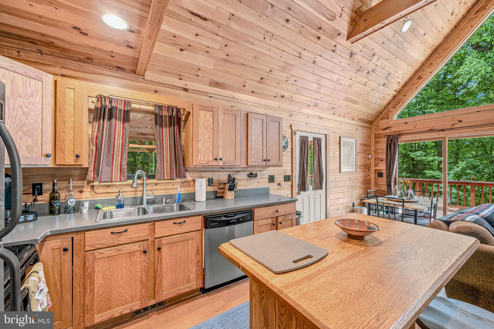 ROUSE MOUNTAIN - Residential
