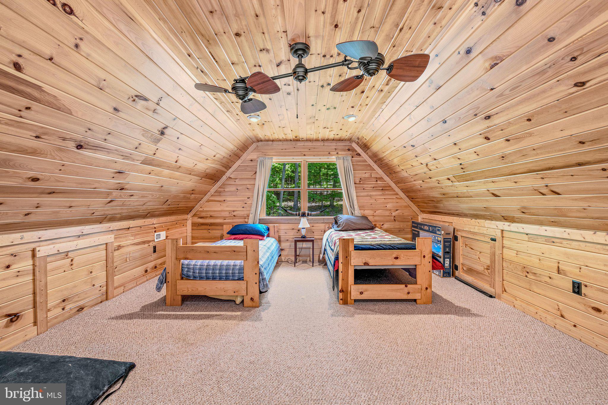 ROUSE MOUNTAIN - Residential