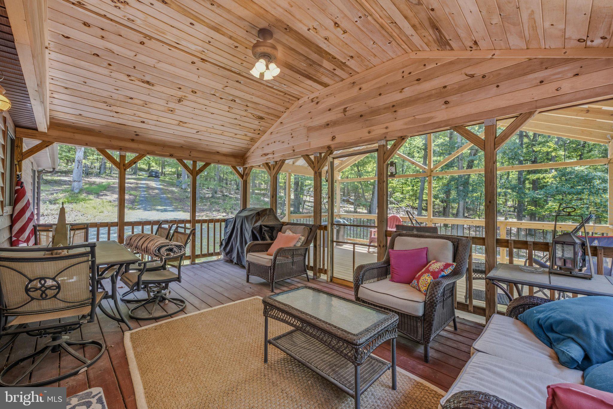 ROUSE MOUNTAIN - Residential