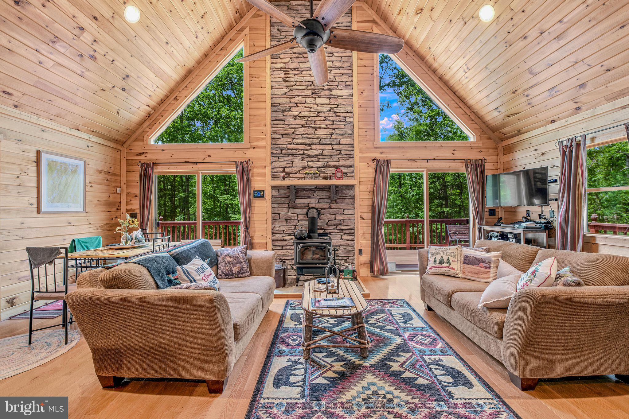ROUSE MOUNTAIN - Residential