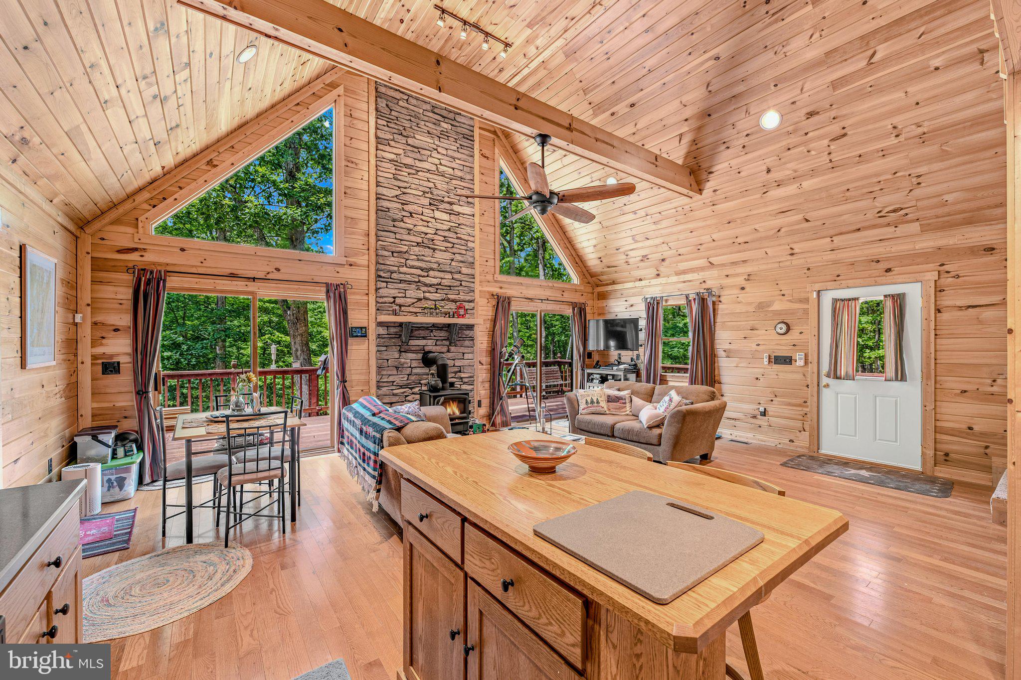 ROUSE MOUNTAIN - Residential