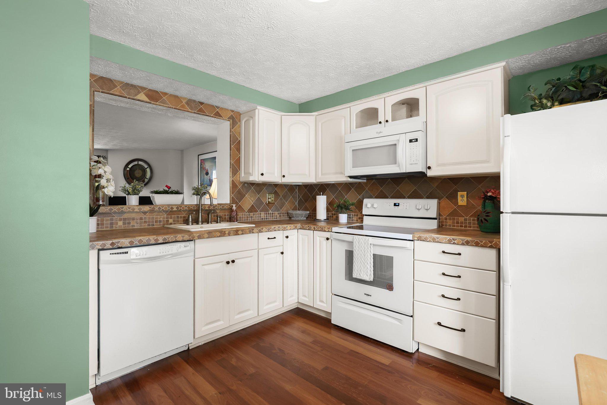 GLEN OAKS - Residential