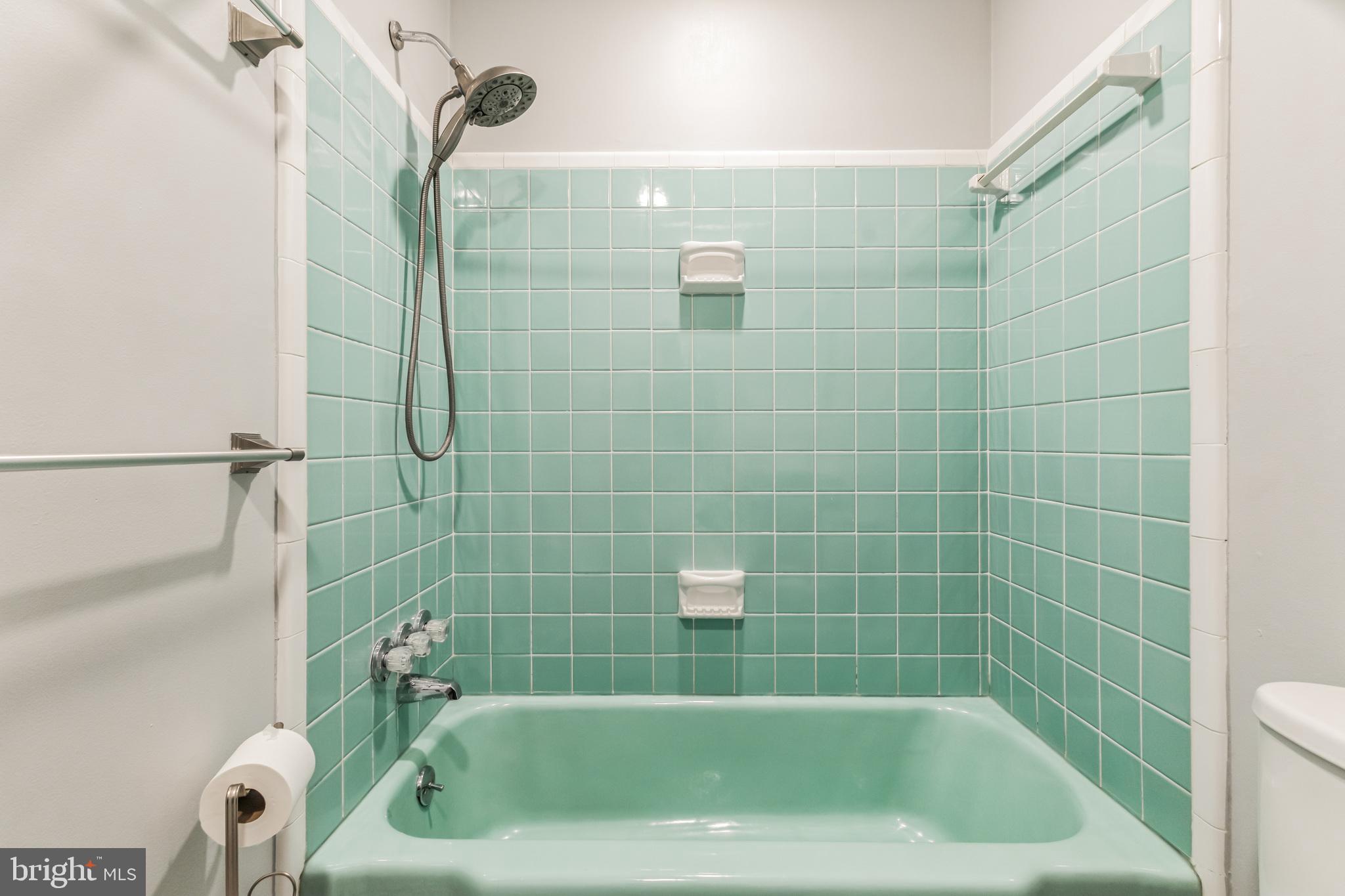 DUNN LORING WOODS - Residential Lease