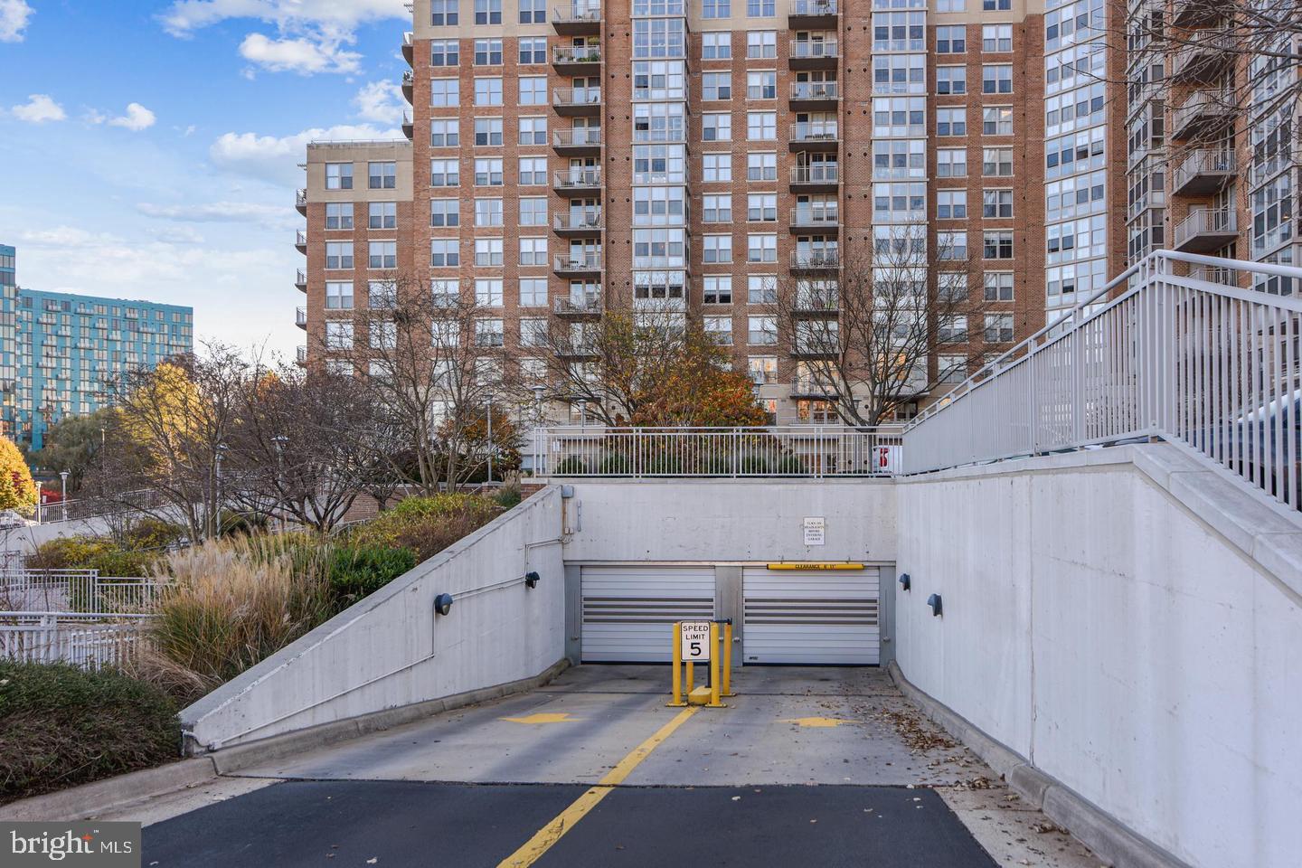CARLTON HOUSE - Residential Lease