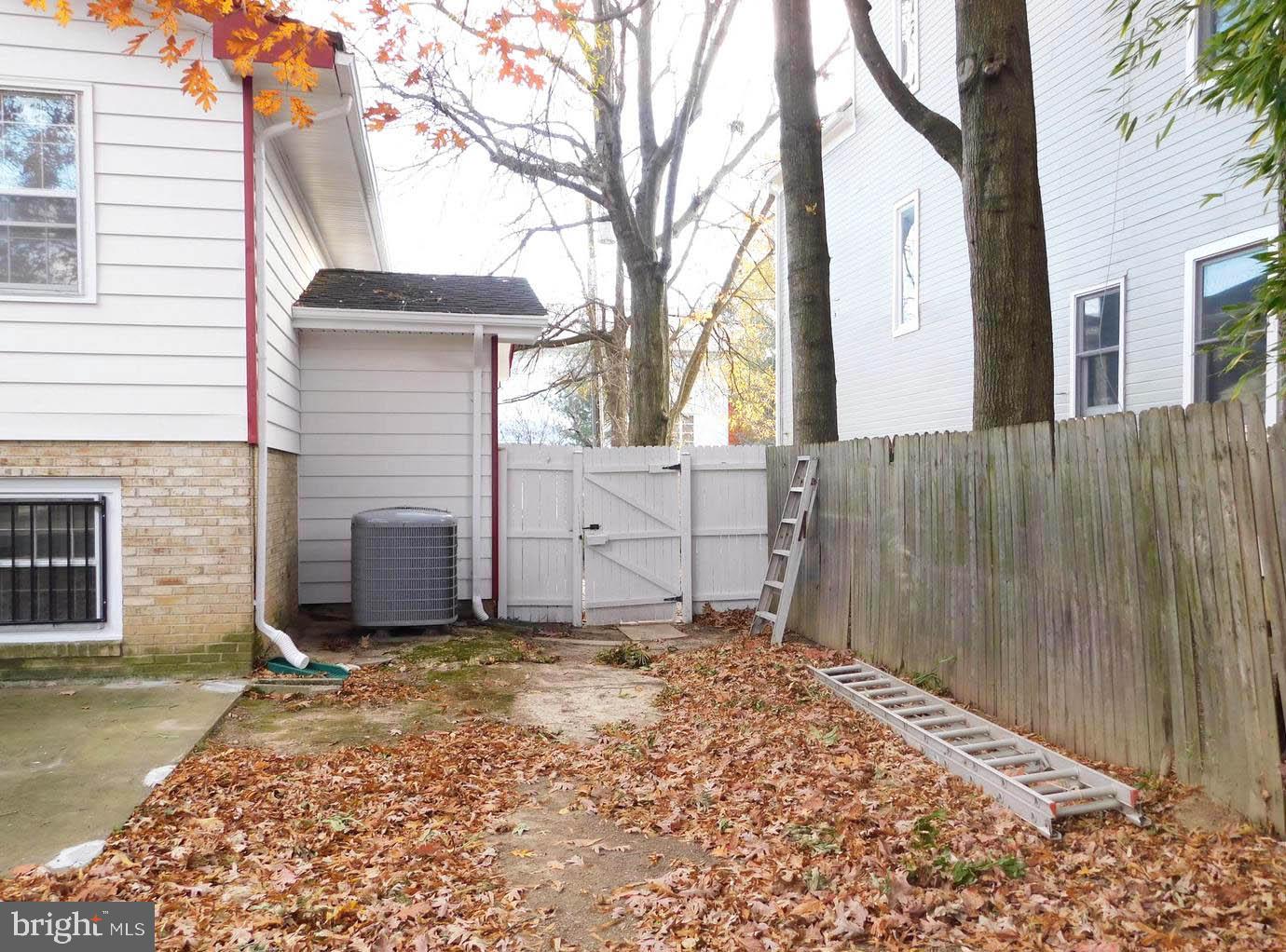 VIRGINIA SQUARE - Residential Lease