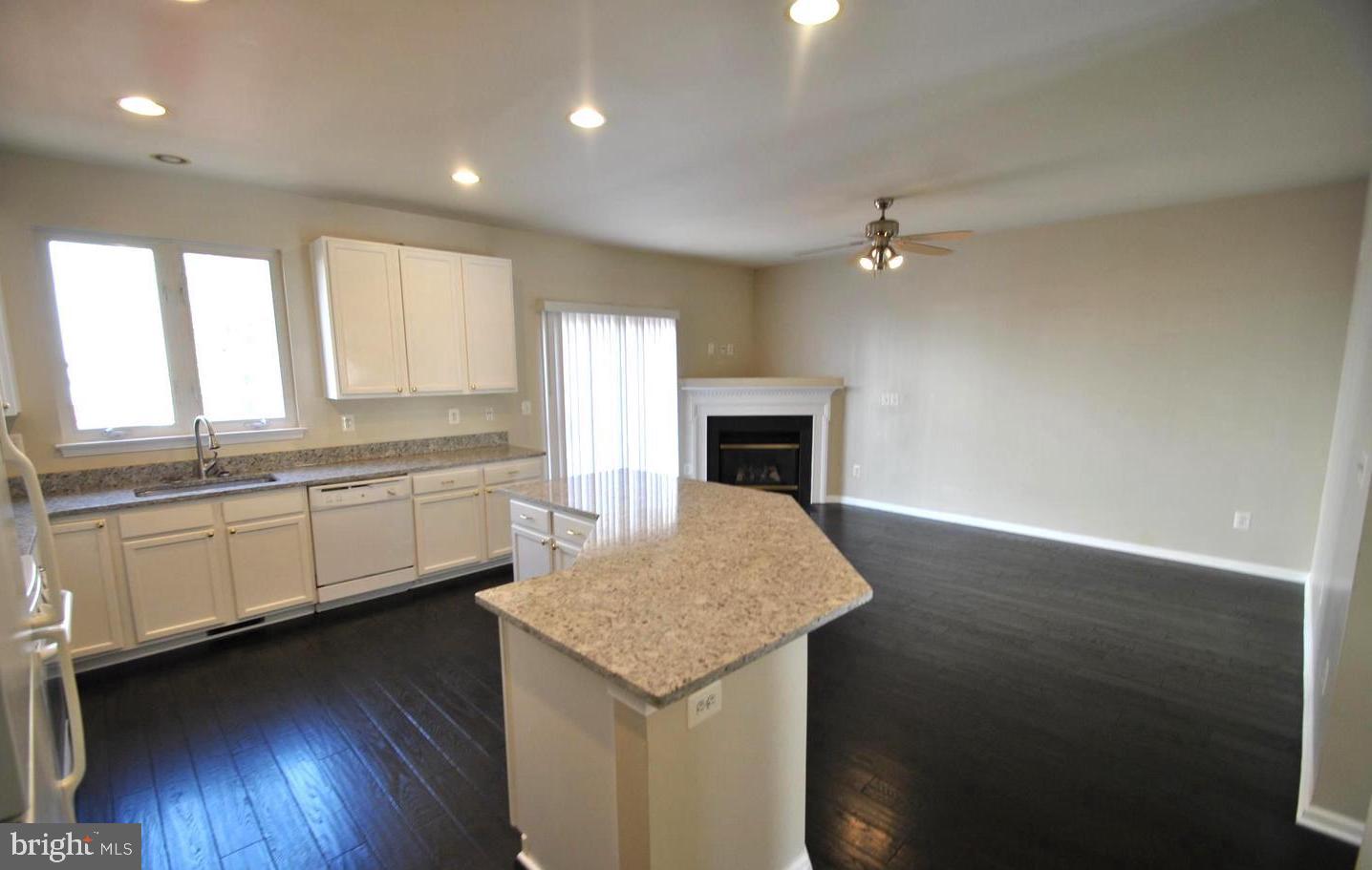 FAIR LAKES COURT - Residential