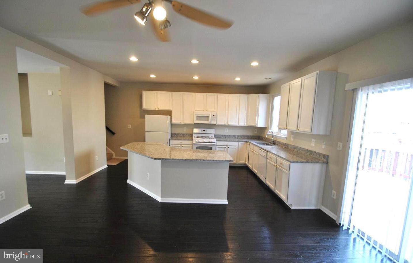 FAIR LAKES COURT - Residential