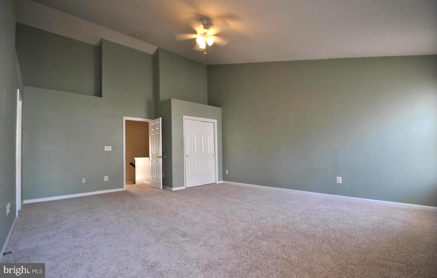 FAIR LAKES COURT - Residential