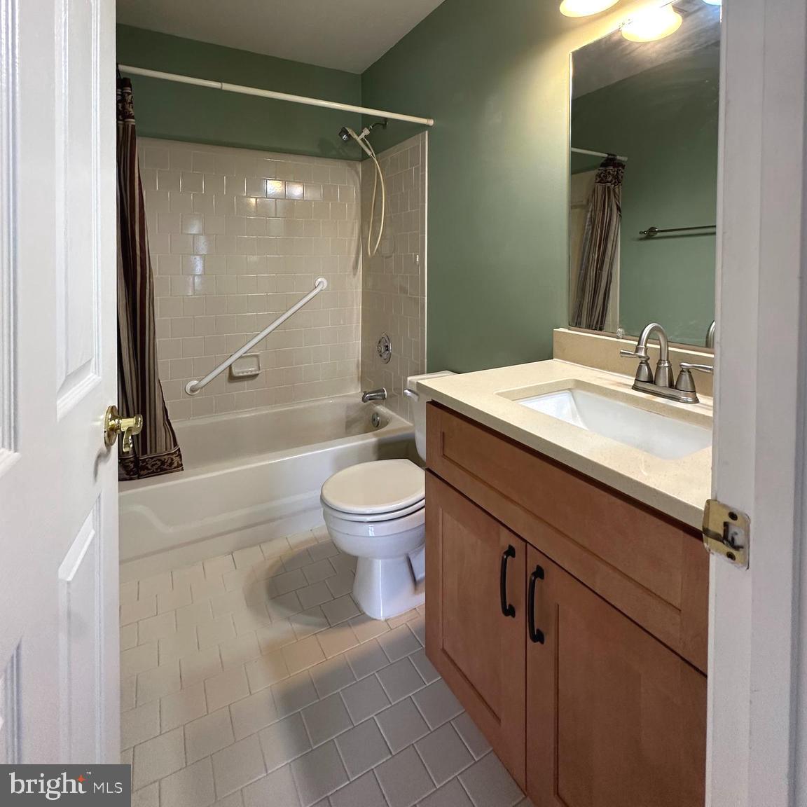 POND CONDOMINIUMS - Residential