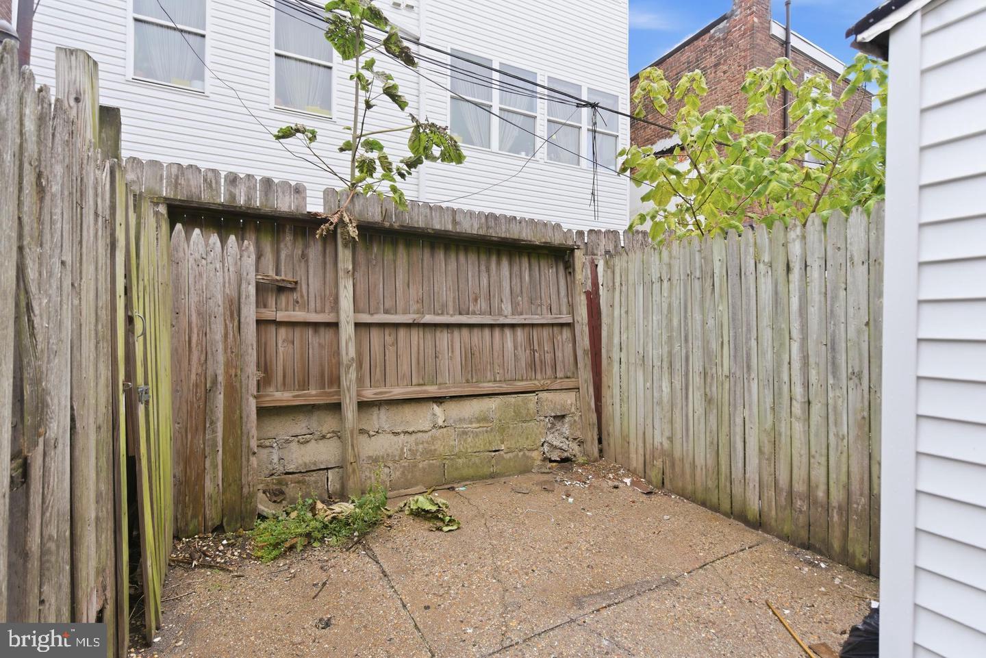 EAST KENSINGTON - Residential