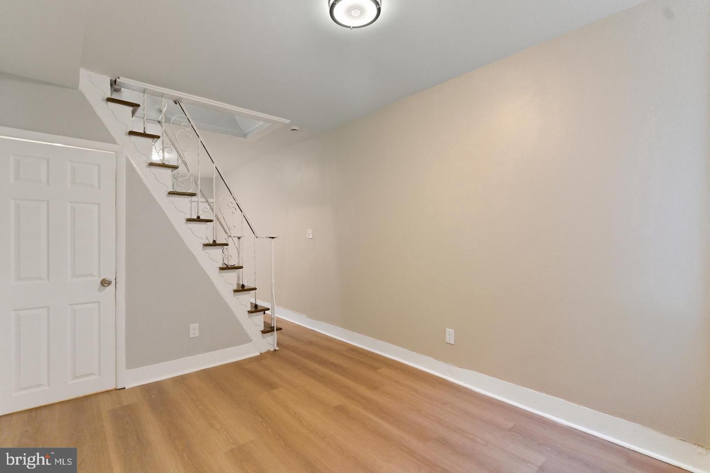 EAST KENSINGTON - Residential