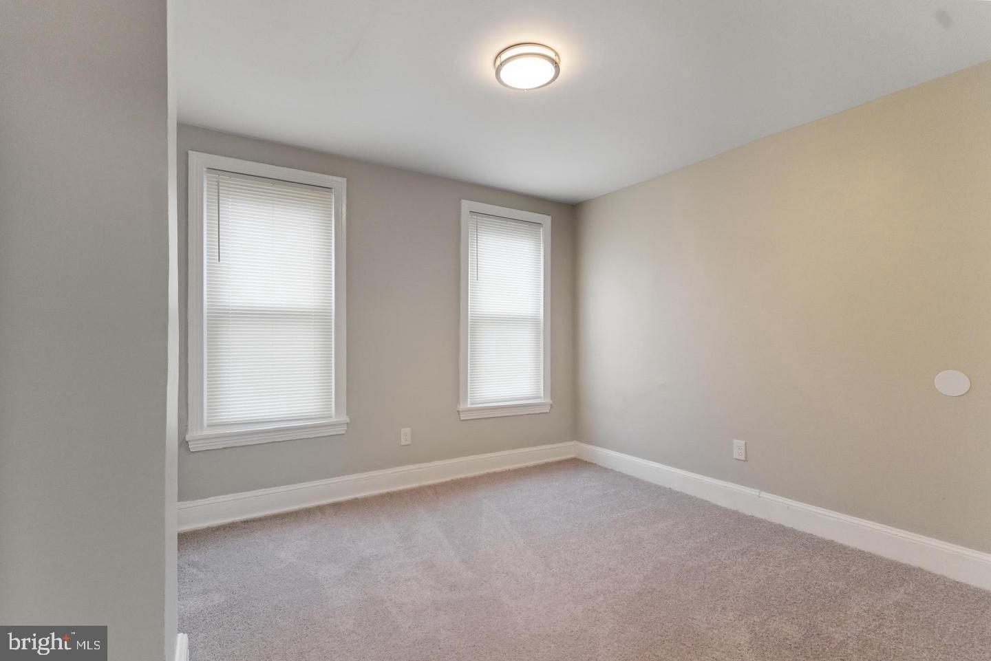 EAST KENSINGTON - Residential