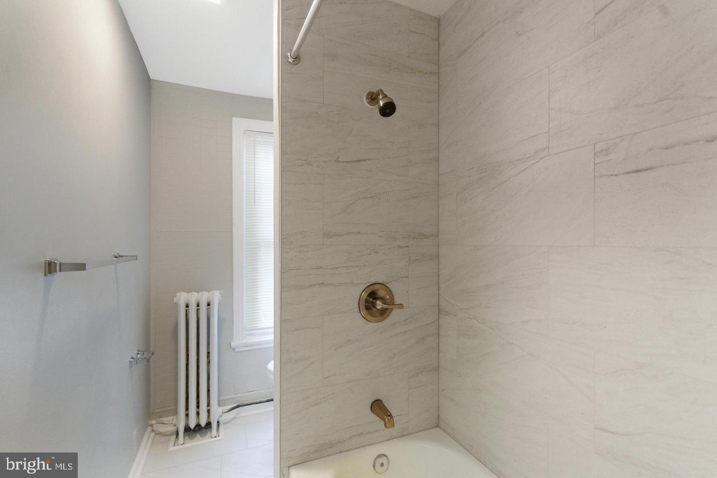 EAST KENSINGTON - Residential