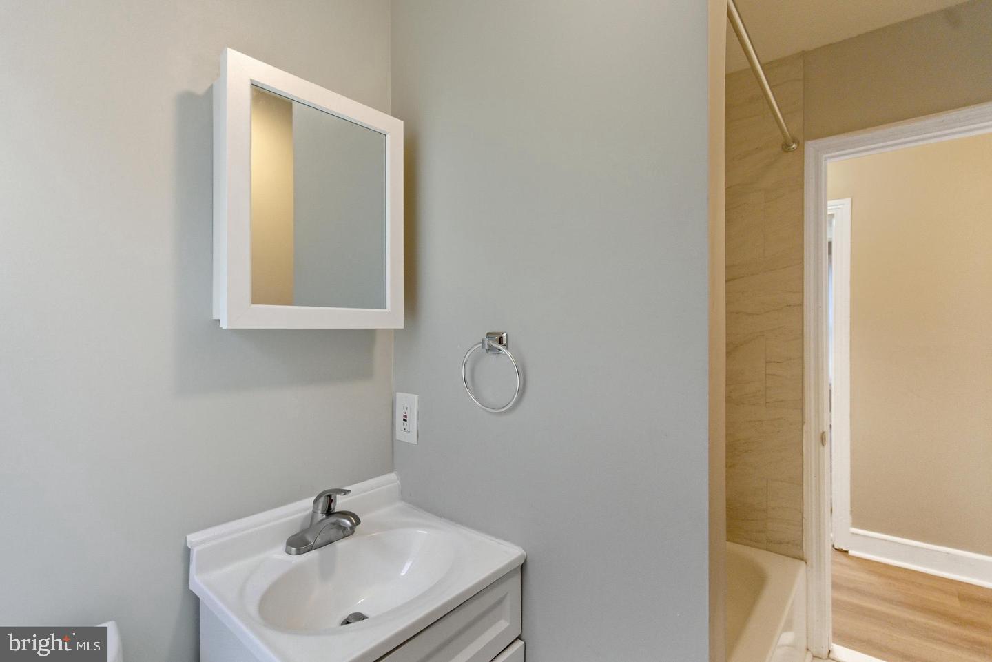 EAST KENSINGTON - Residential