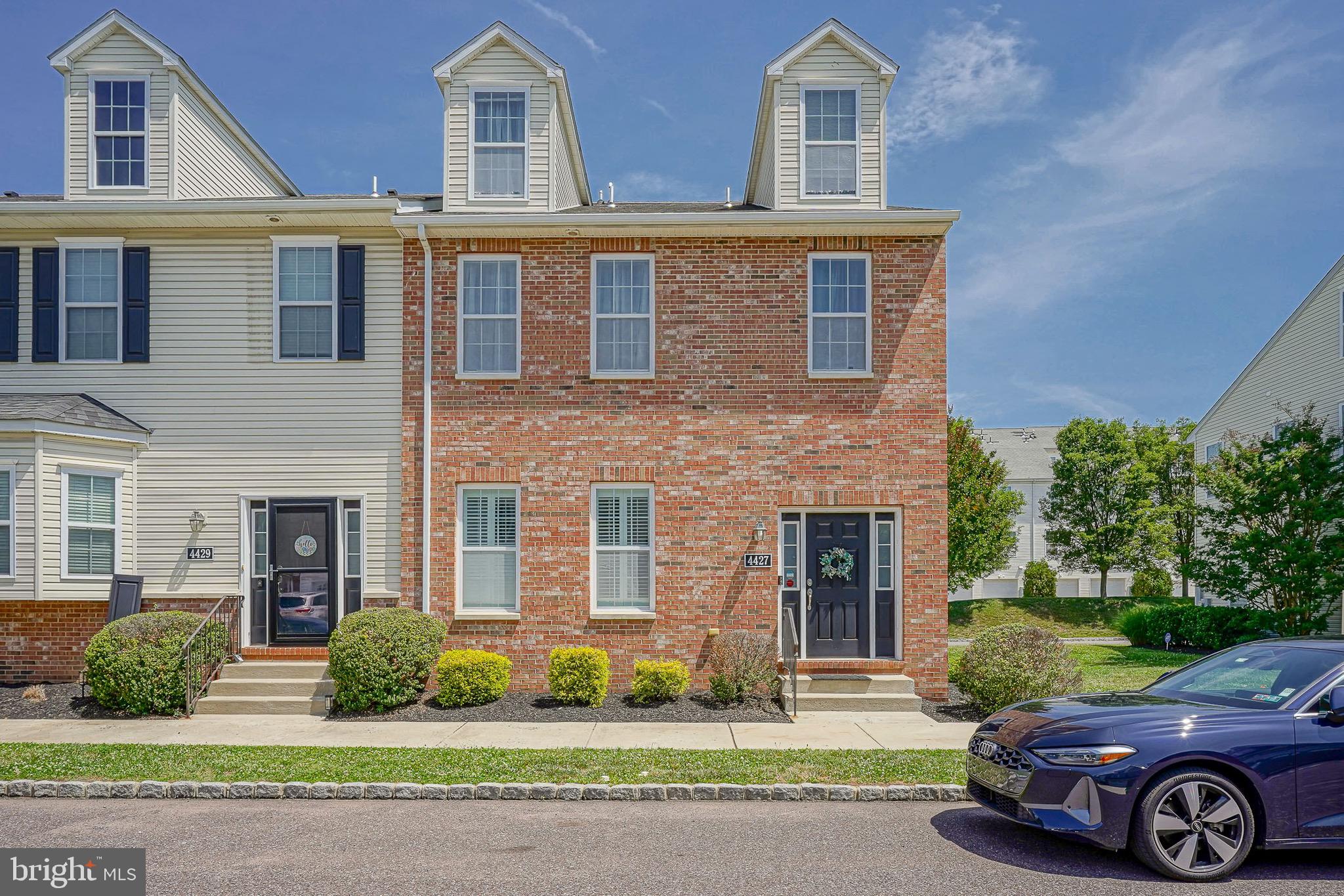 EAST FALLS - Residential