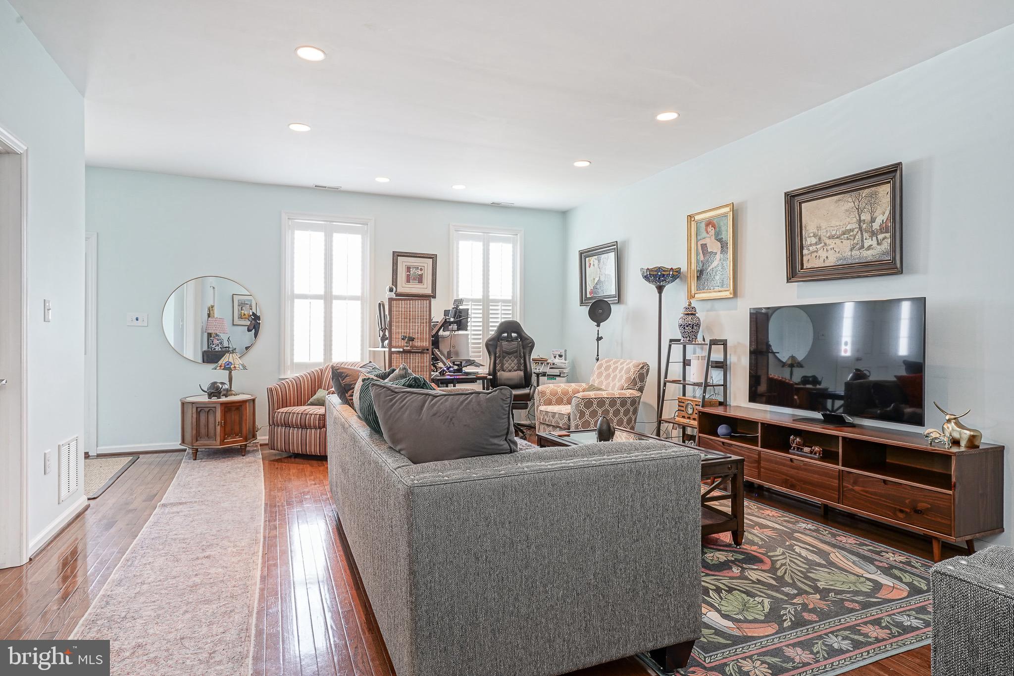 EAST FALLS - Residential