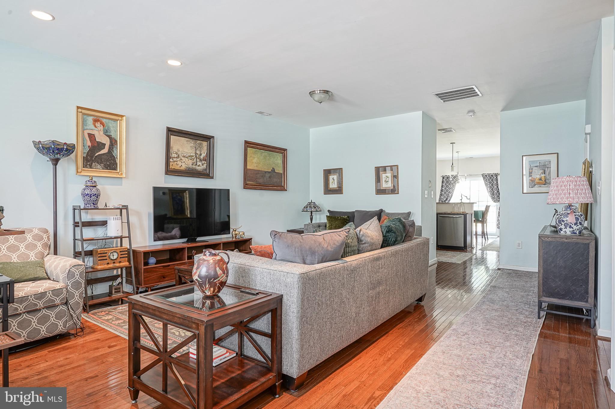 EAST FALLS - Residential