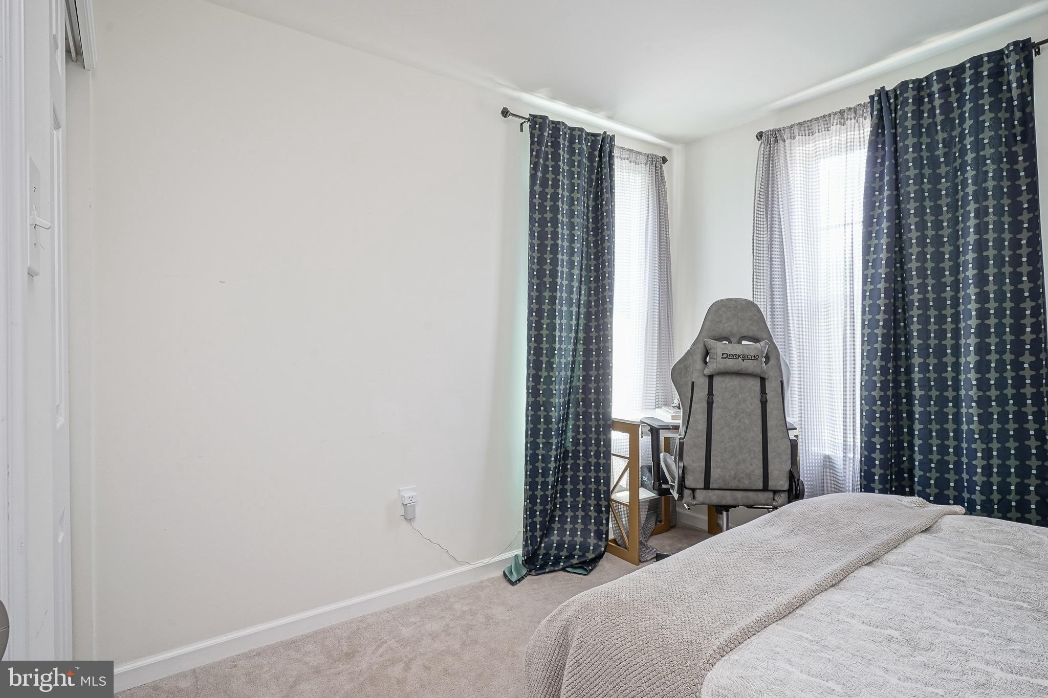 EAST FALLS - Residential