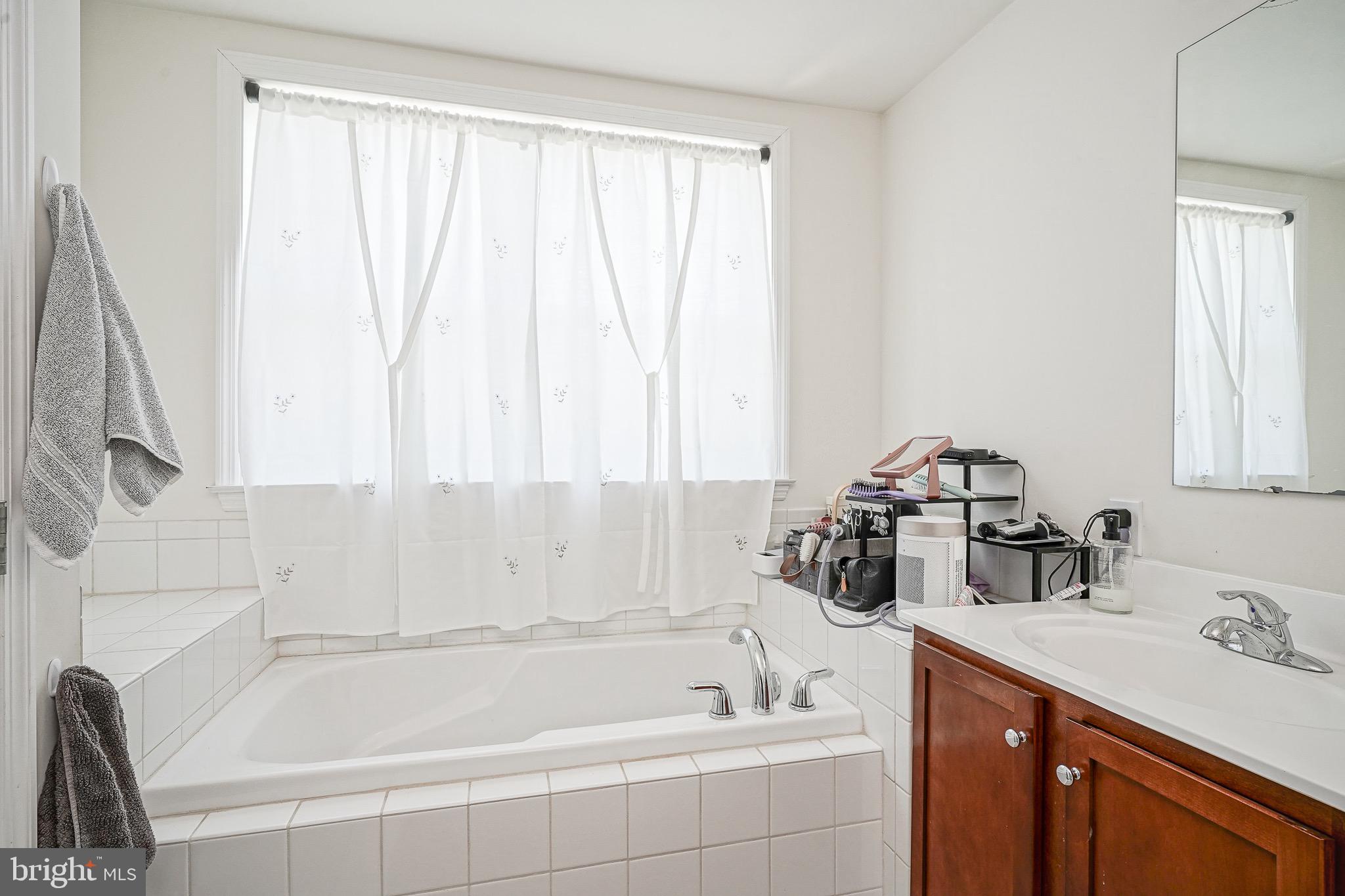 EAST FALLS - Residential