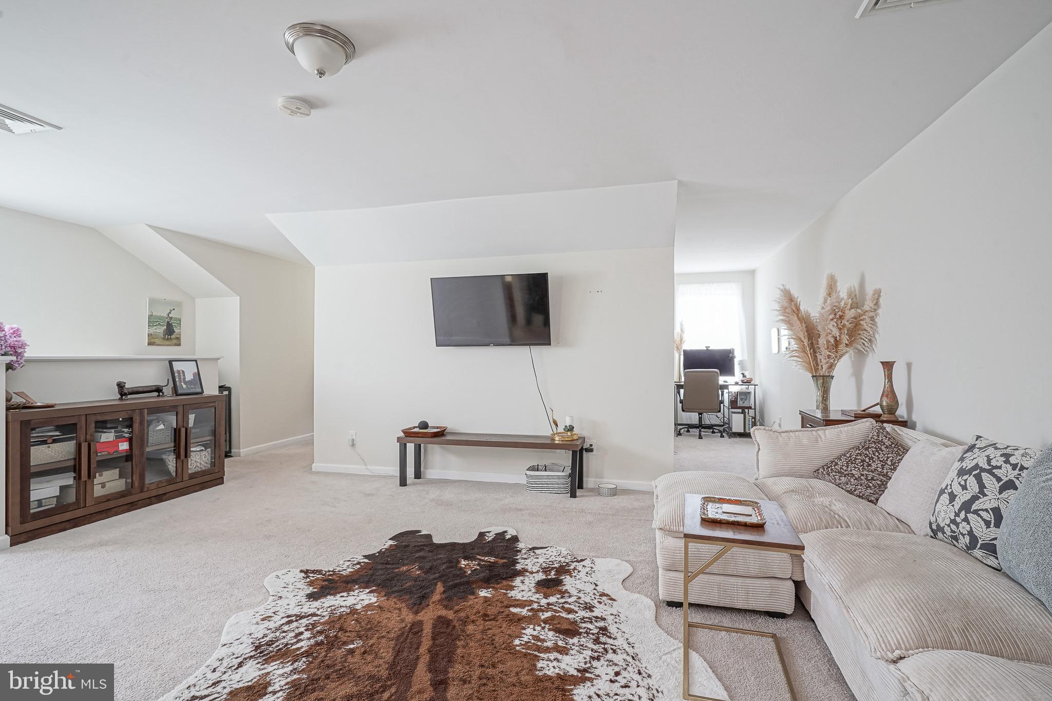 EAST FALLS - Residential