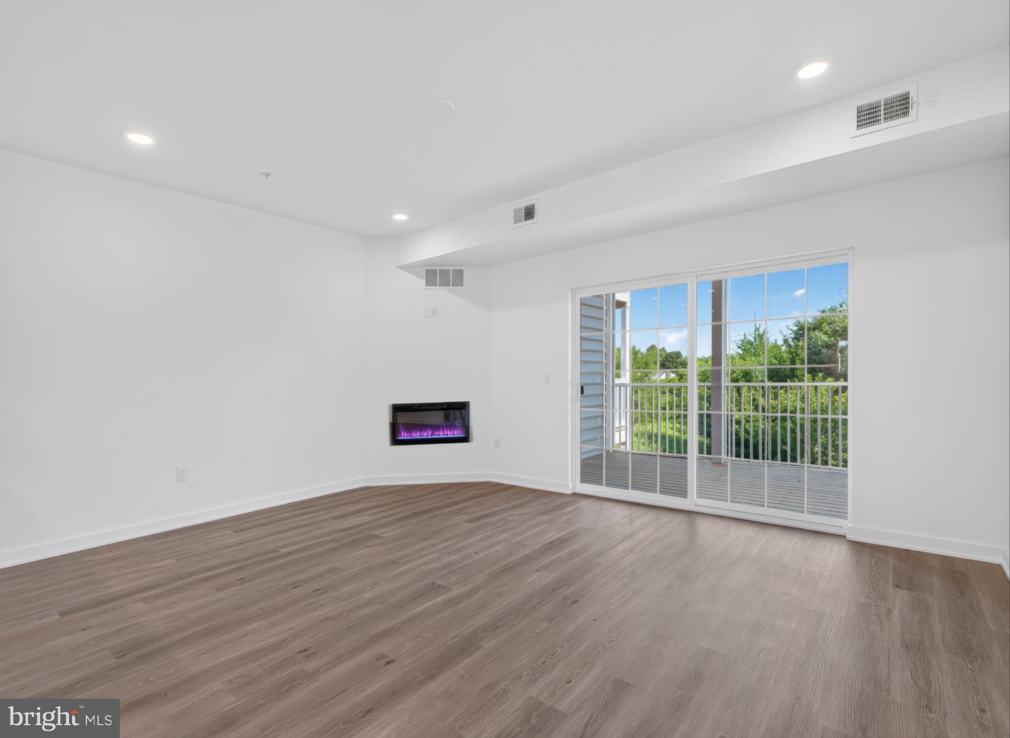STEEPLE GLENN - Residential