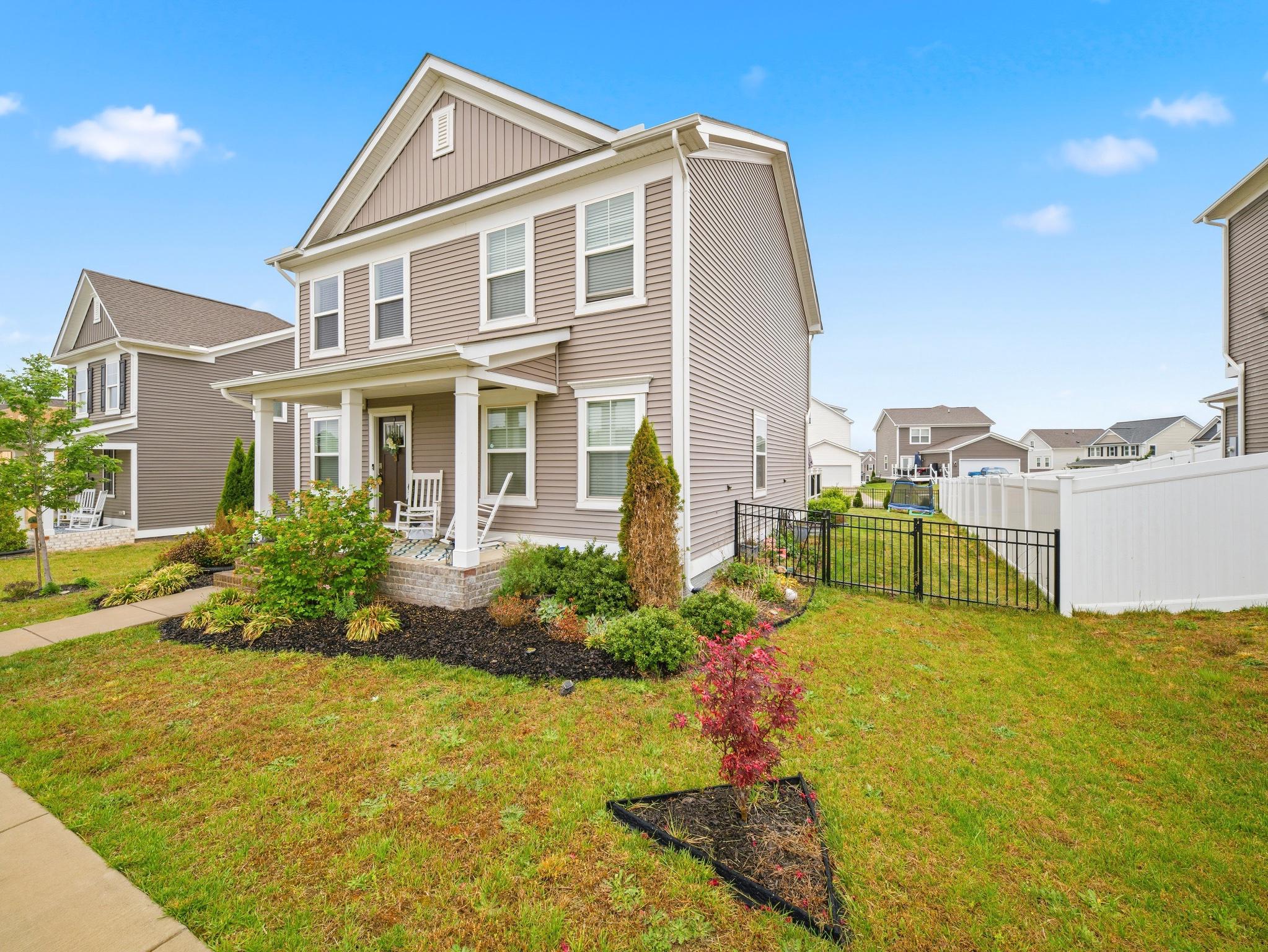 LADYSMITH VILLAGE - Residential