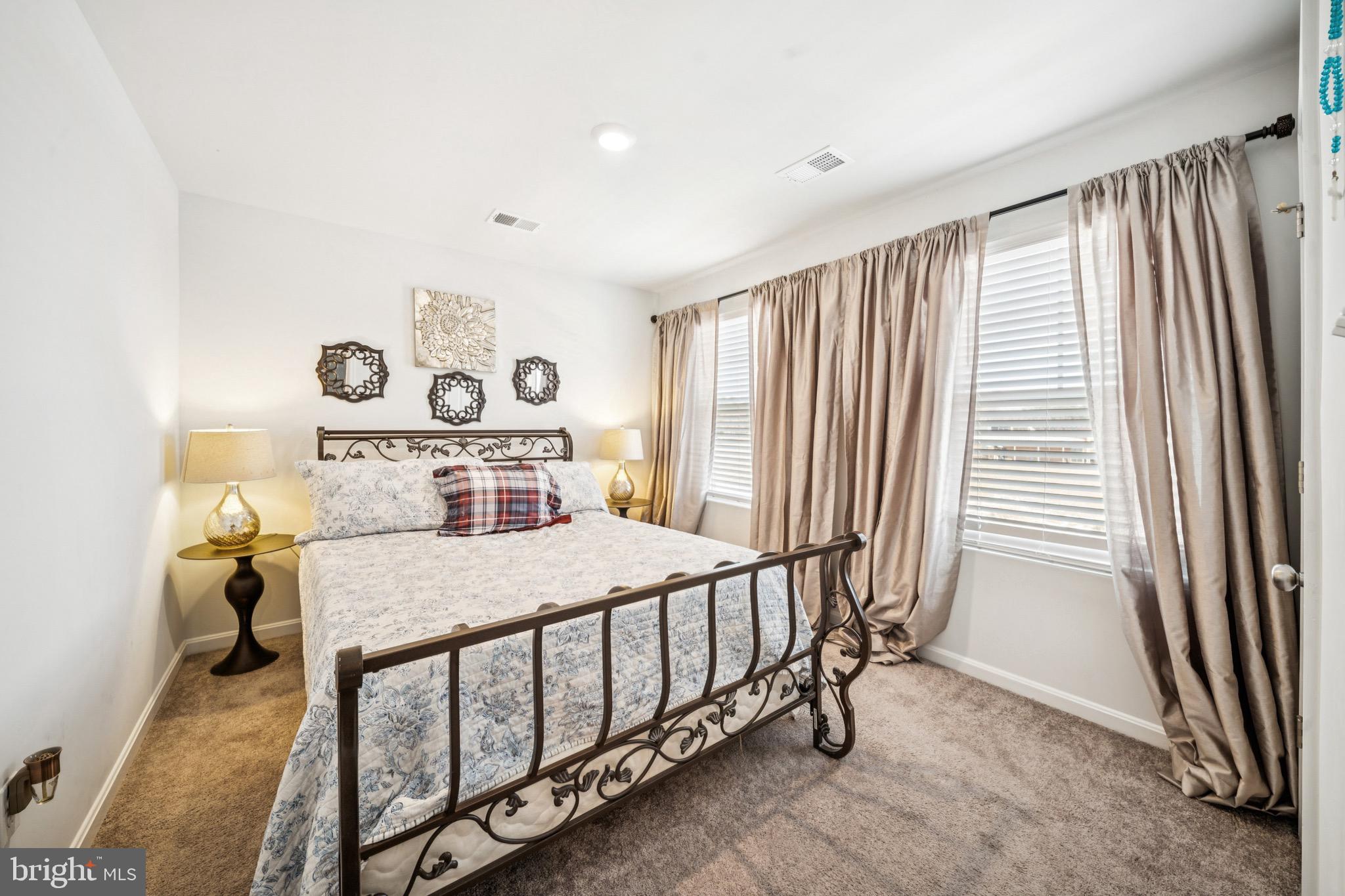 LADYSMITH VILLAGE - Residential