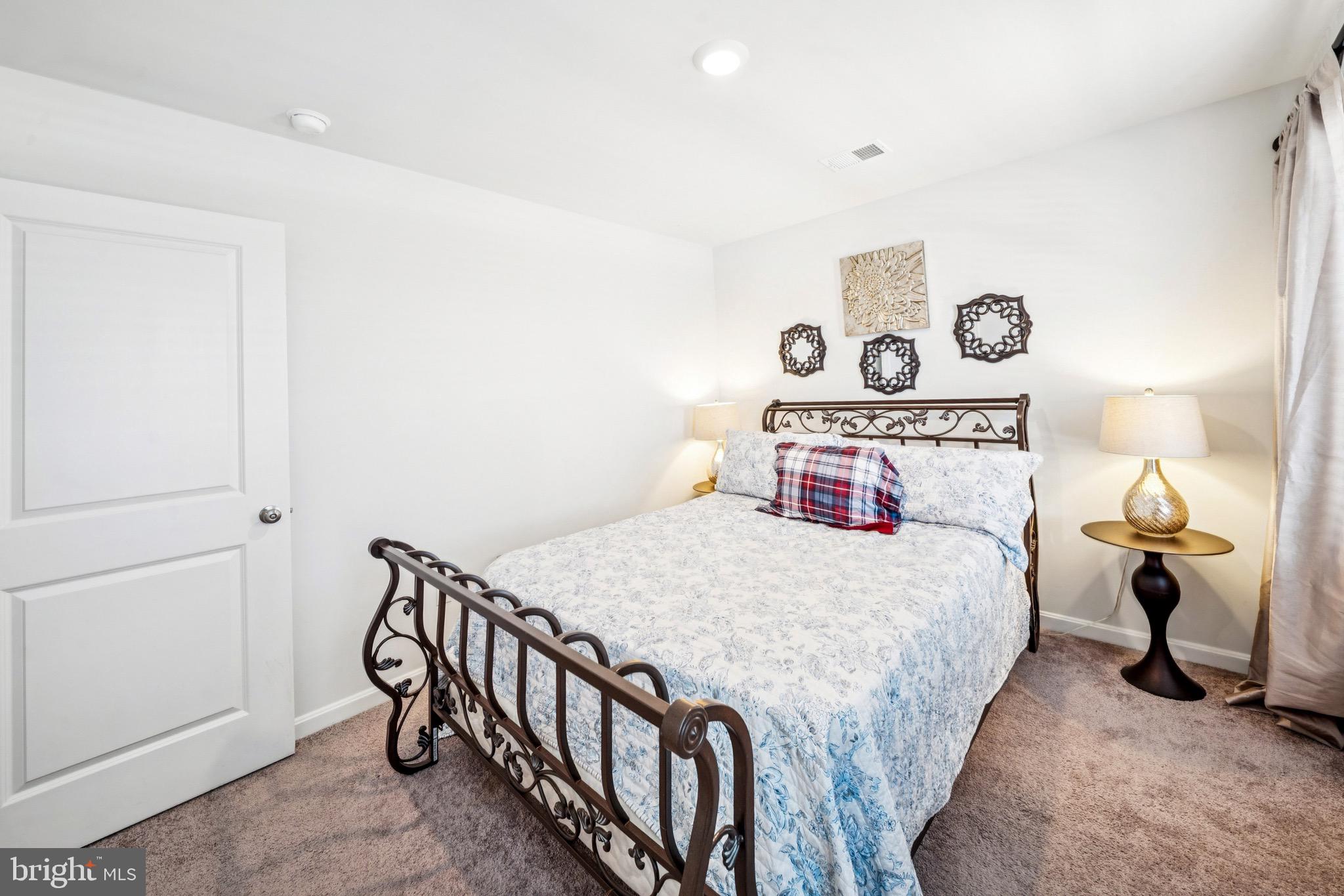 LADYSMITH VILLAGE - Residential