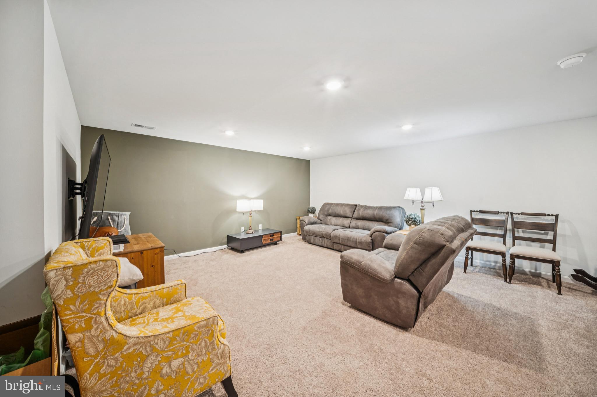 LADYSMITH VILLAGE - Residential